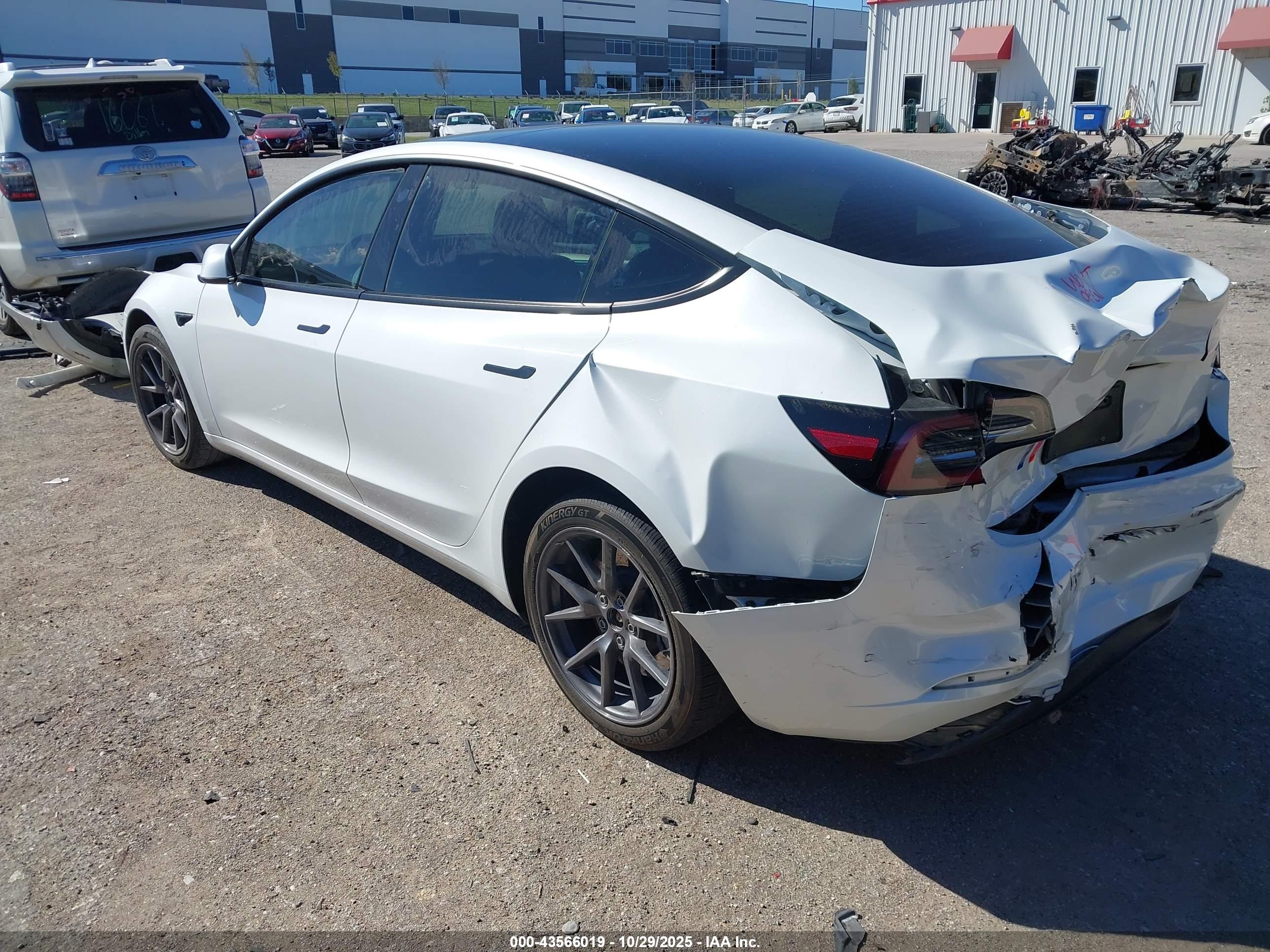 TESLA MODEL image 3