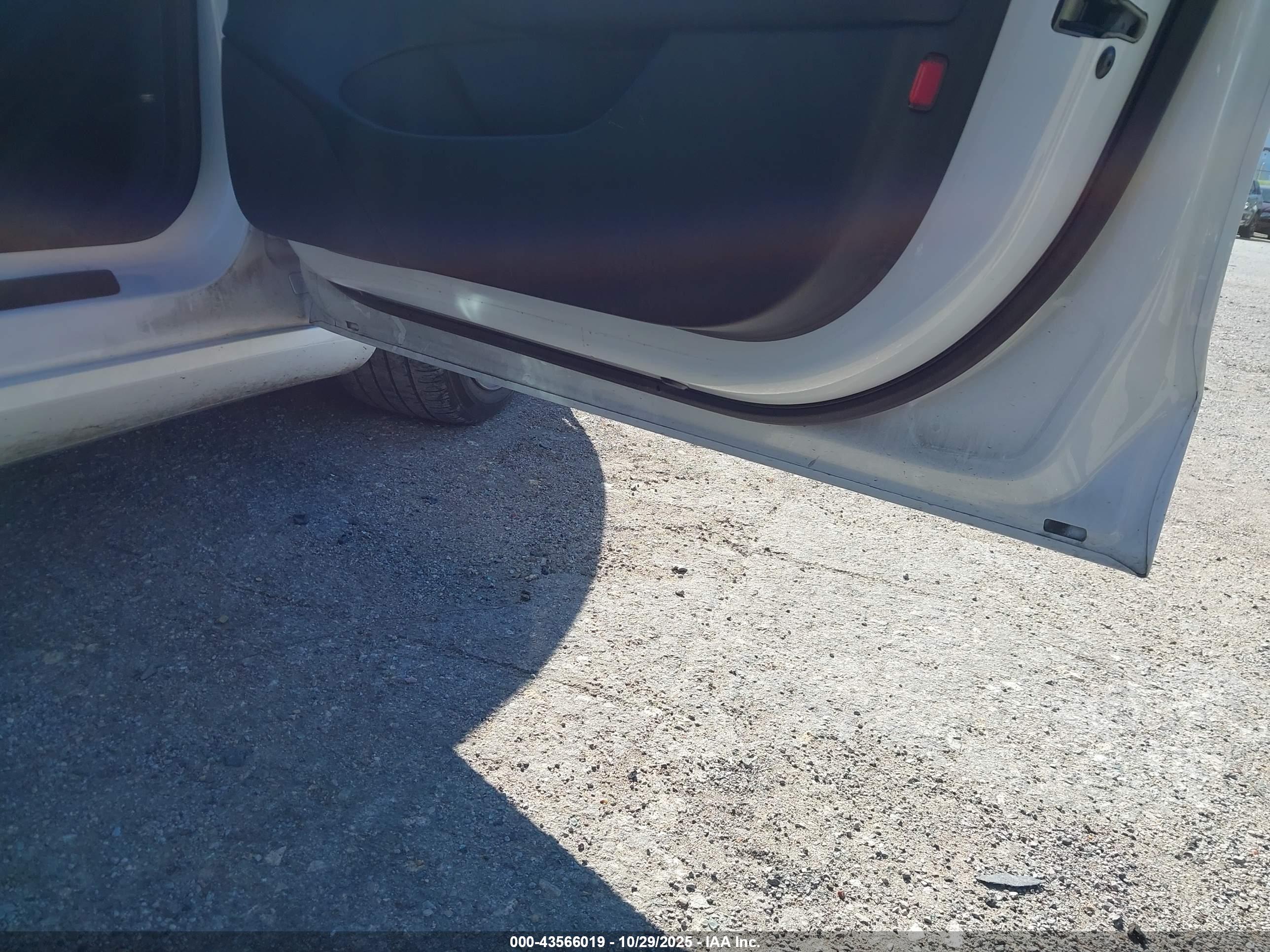 TESLA MODEL image 5