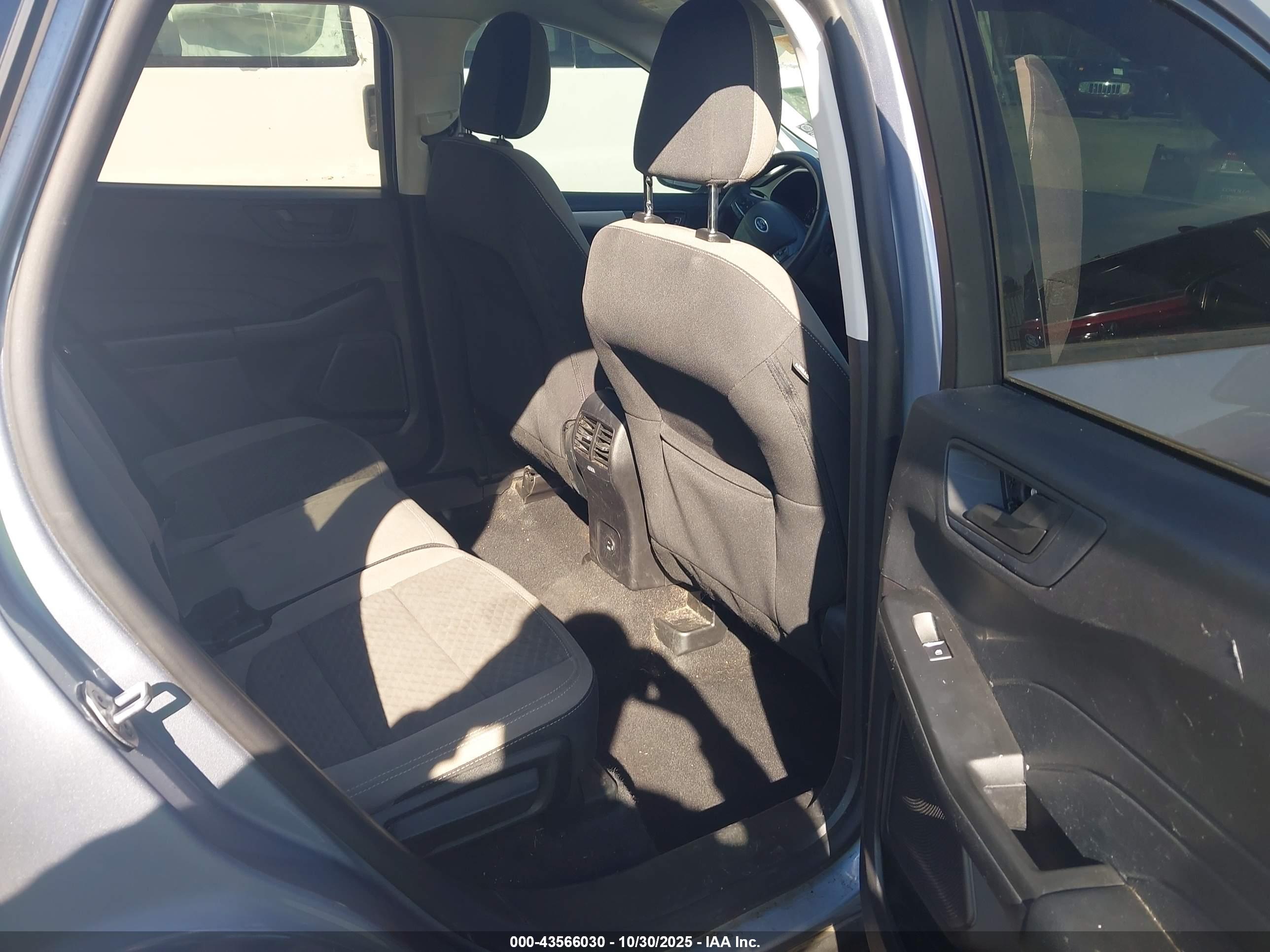 FORD ESCAPE image 8