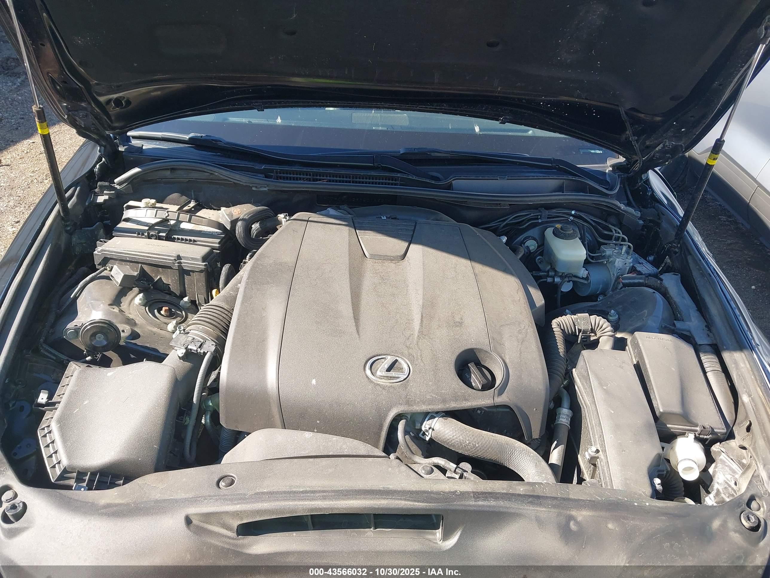 LEXUS IS image 10