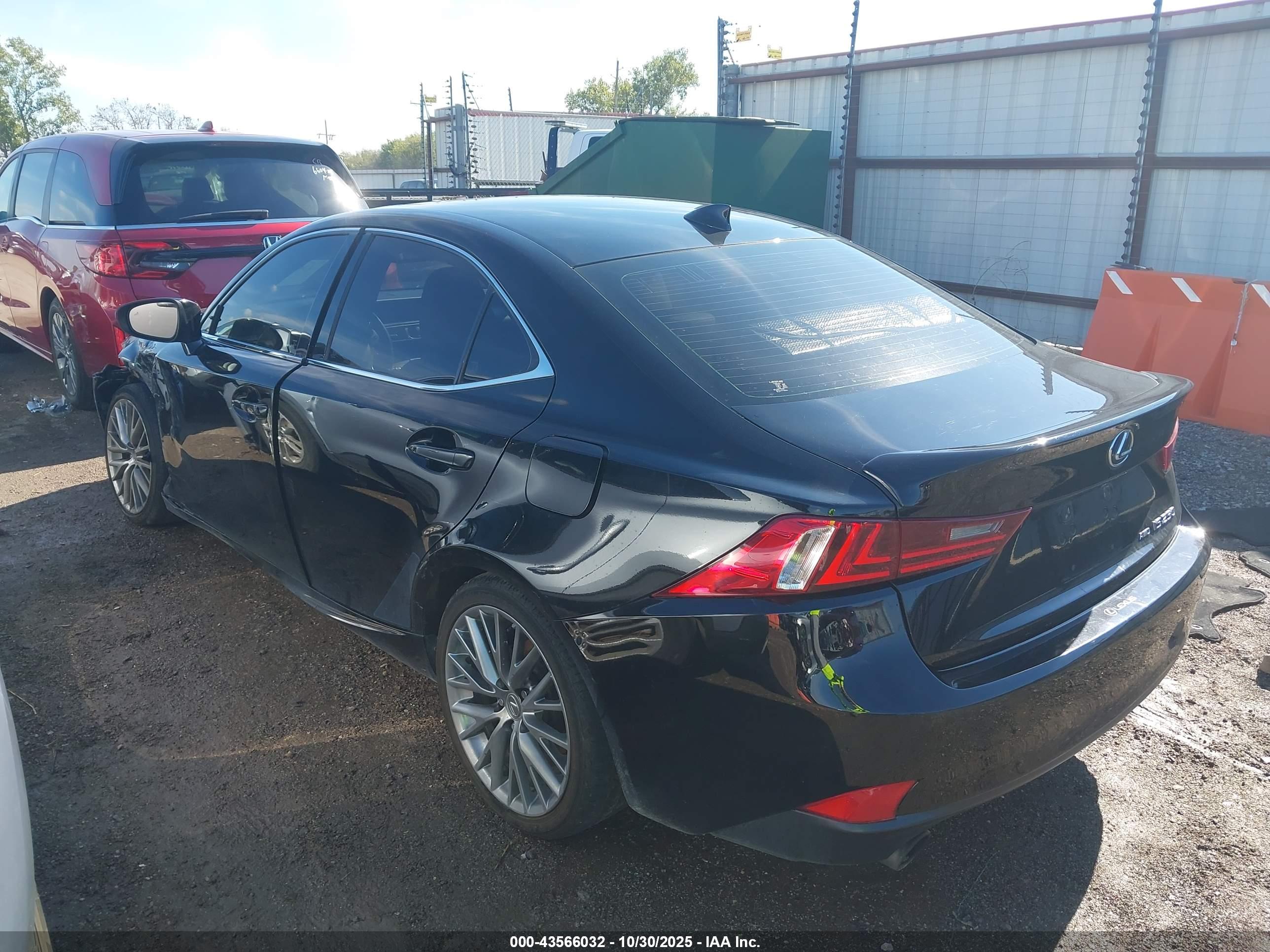LEXUS IS image 3
