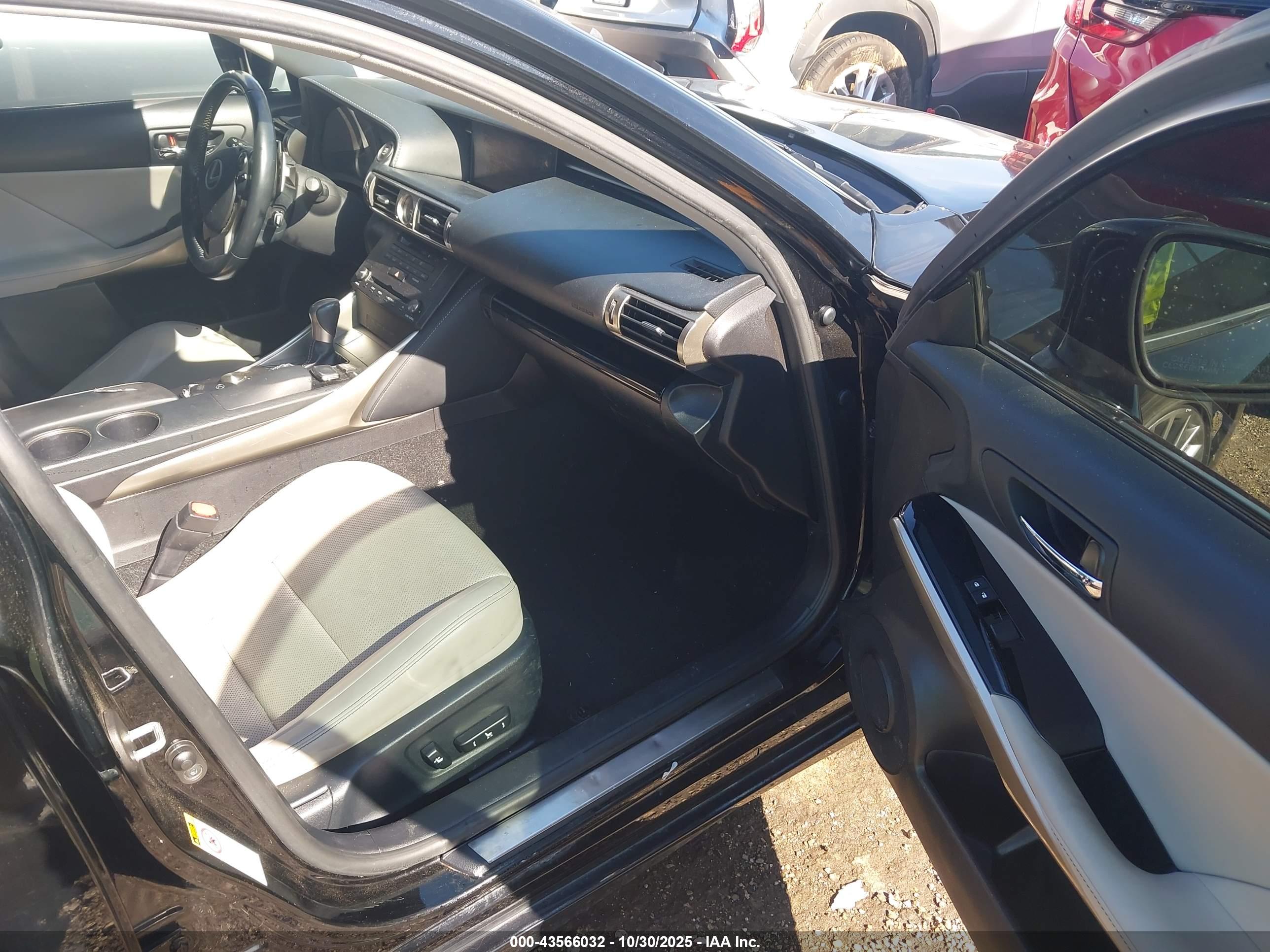 LEXUS IS image 5