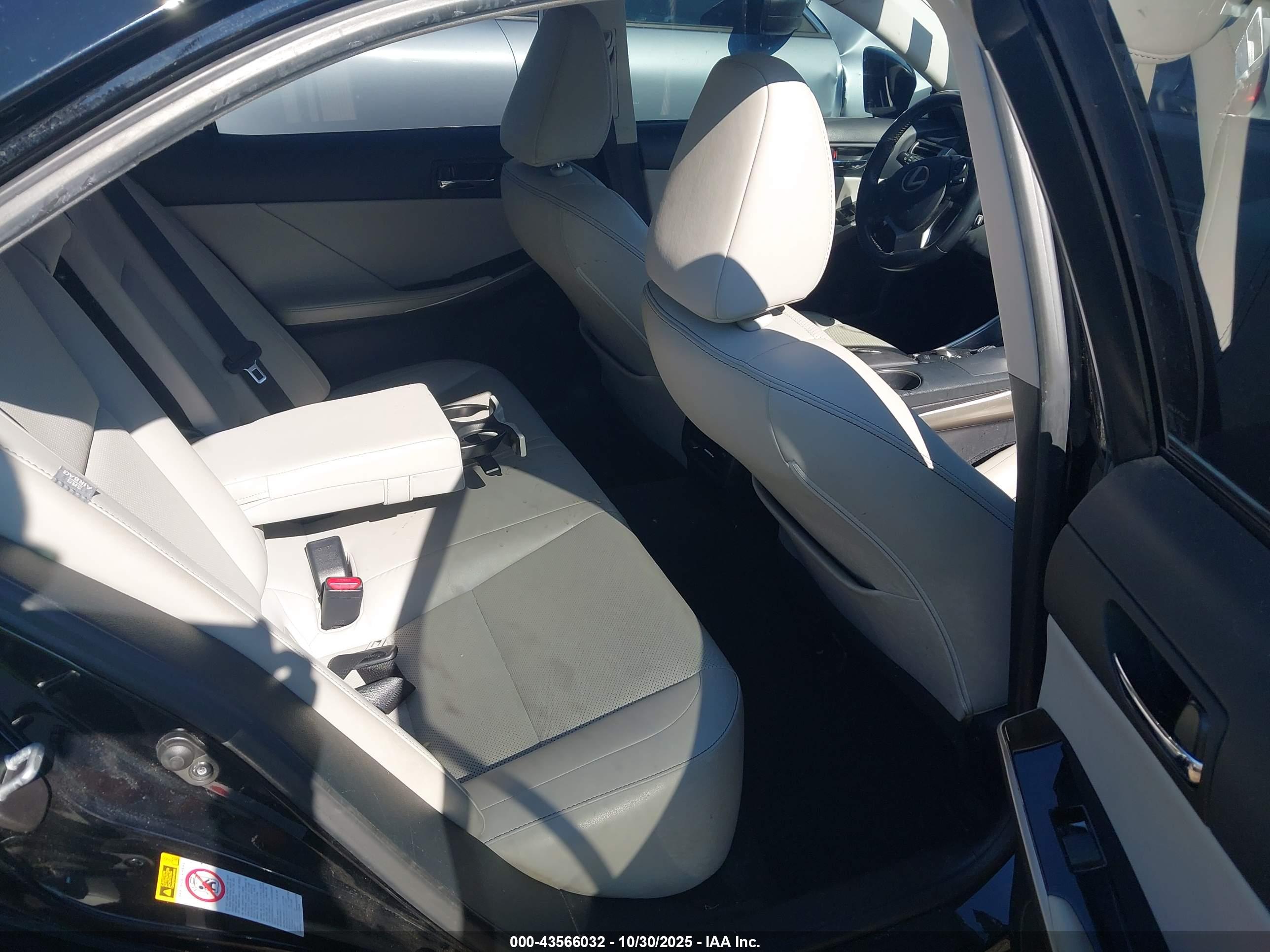 LEXUS IS image 8