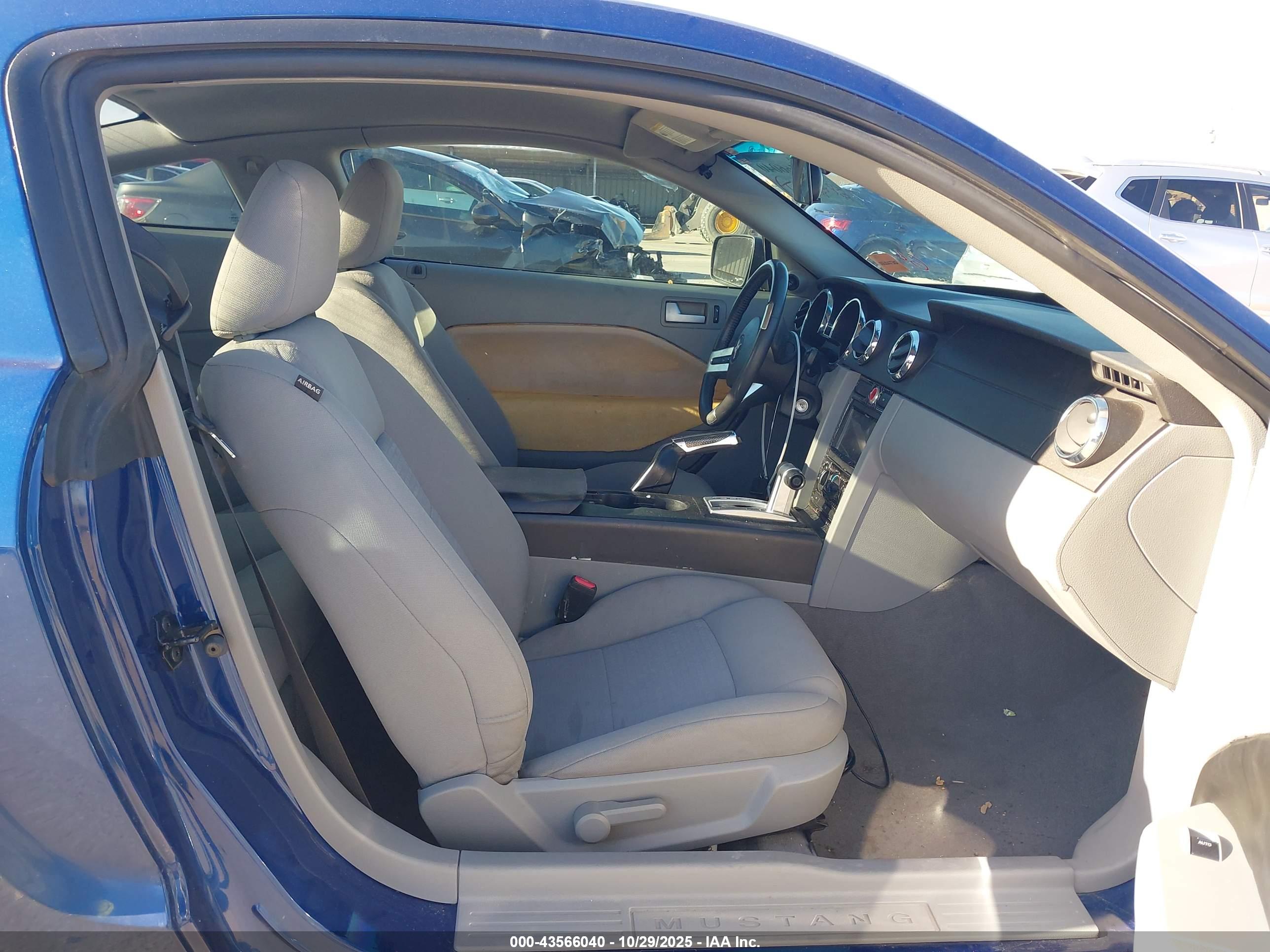 FORD MUSTANG image 5