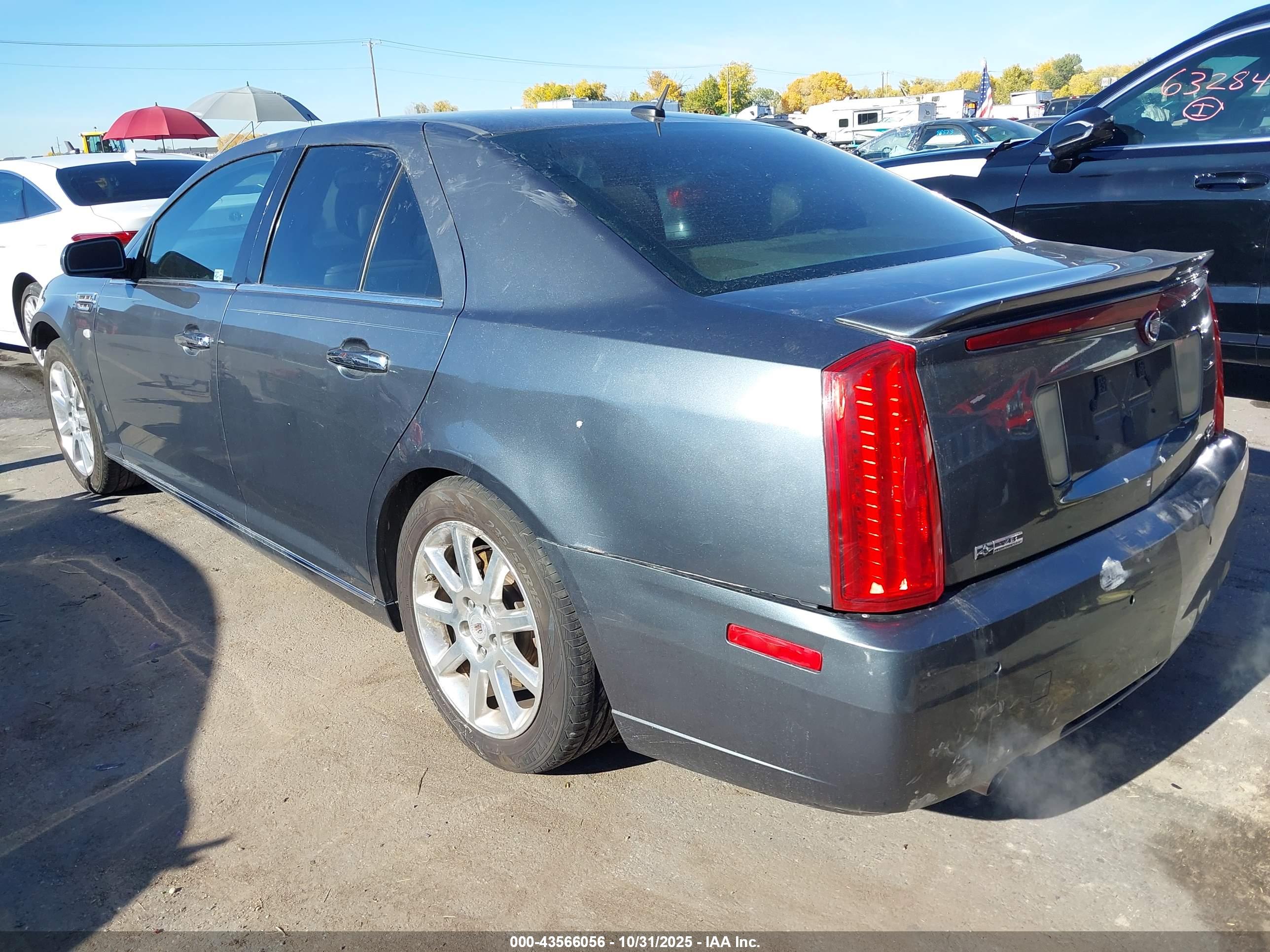 CADILLAC STS image 3