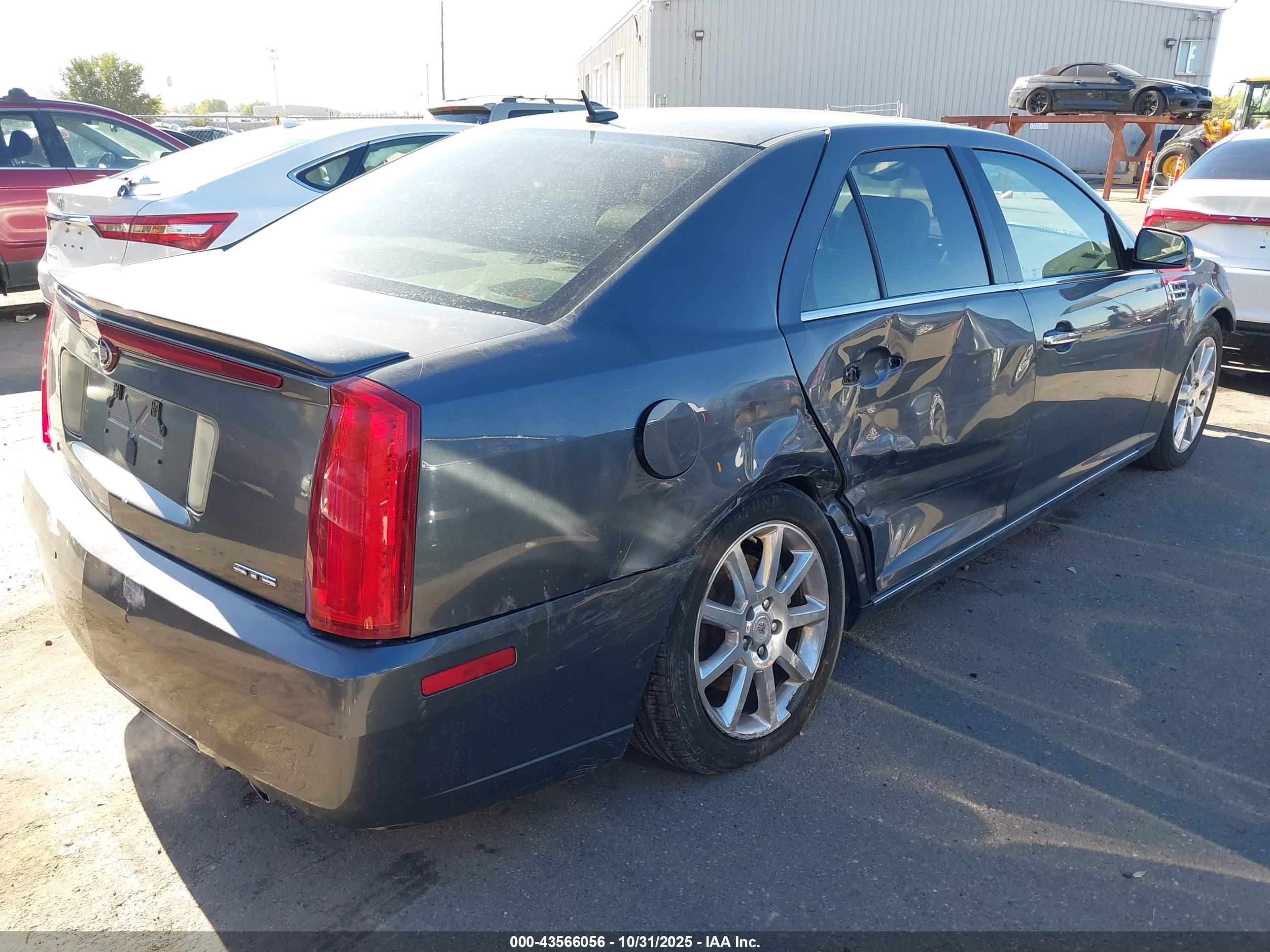 CADILLAC STS image 4
