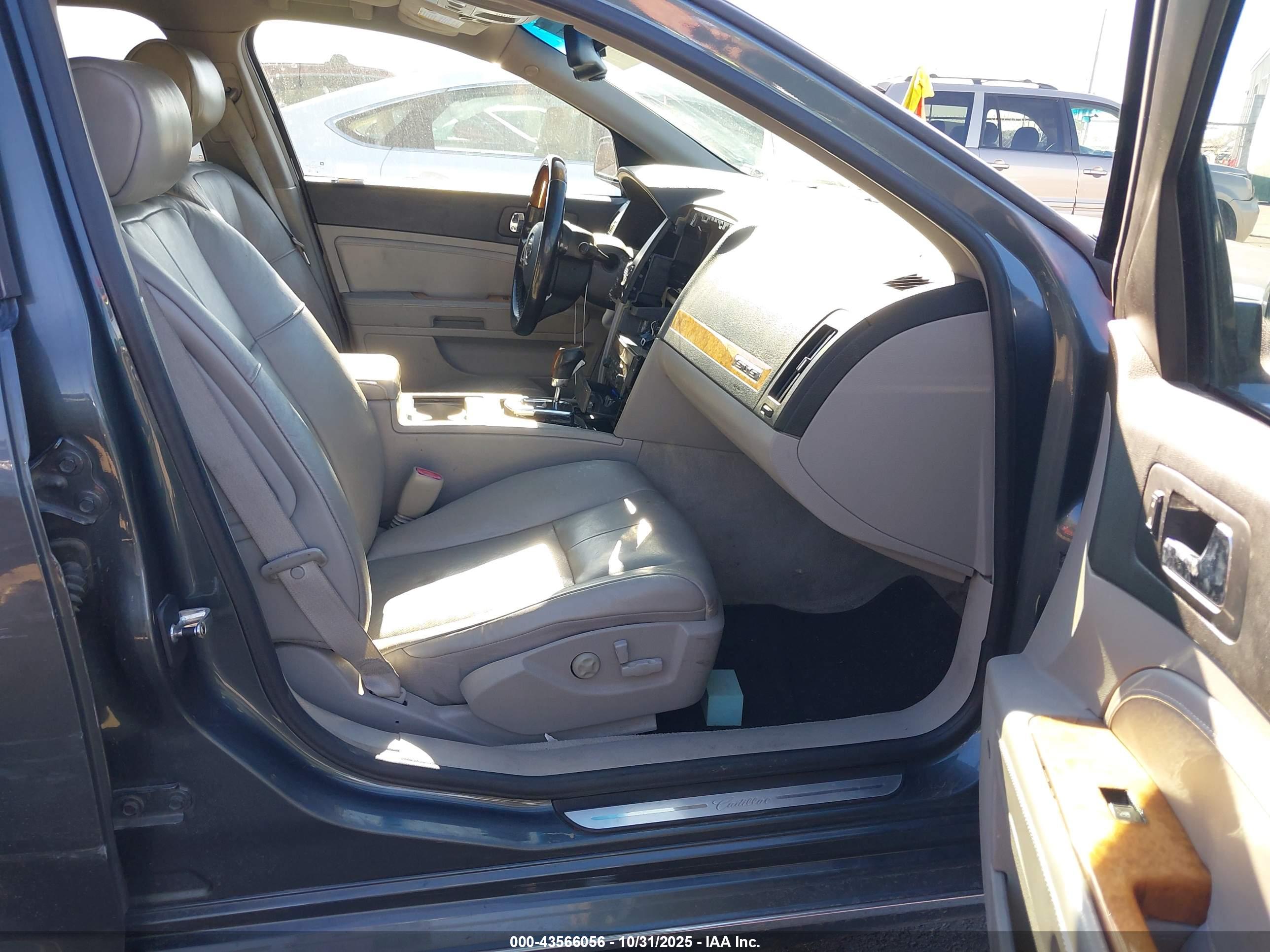 CADILLAC STS image 5