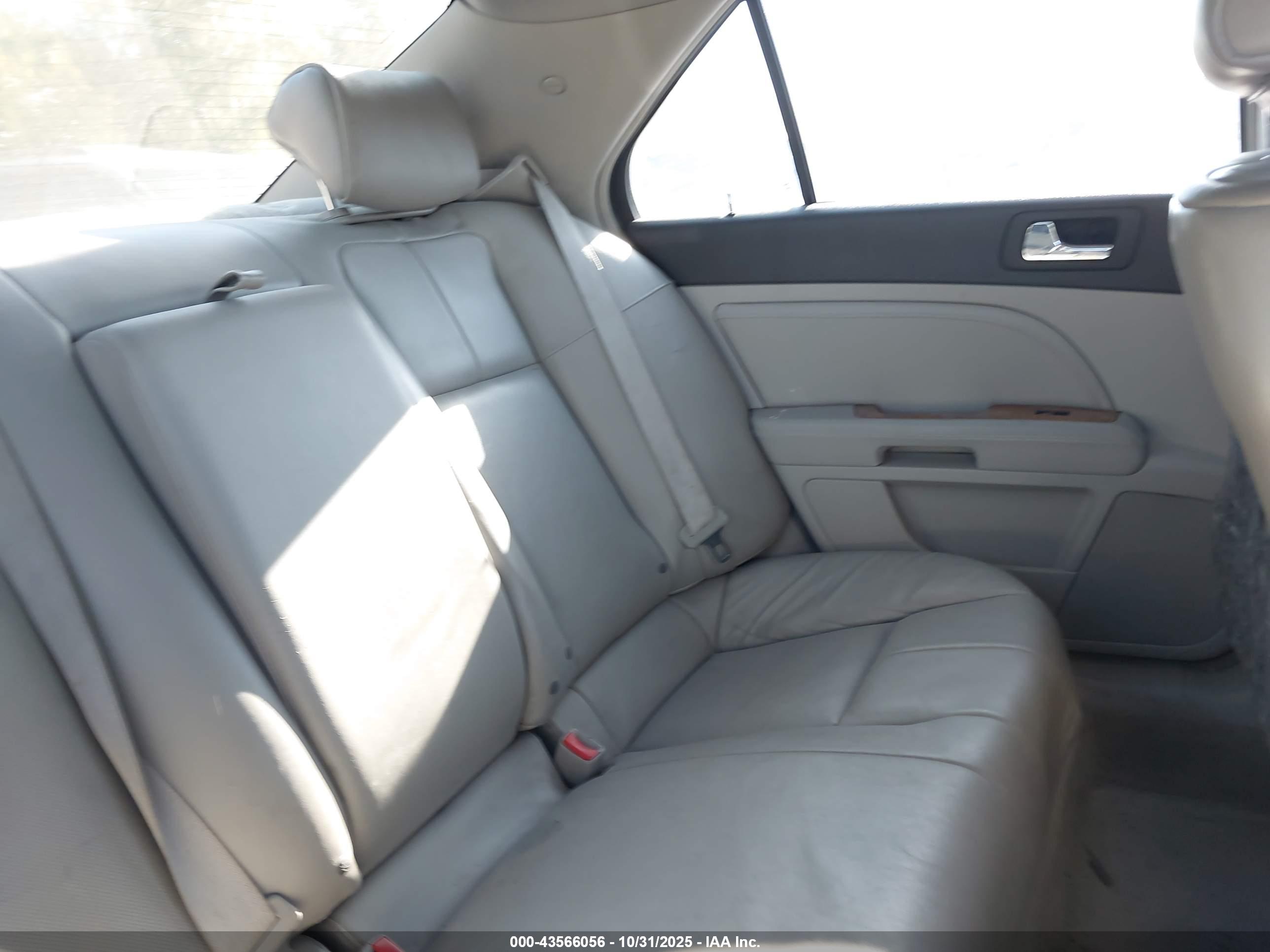 CADILLAC STS image 8