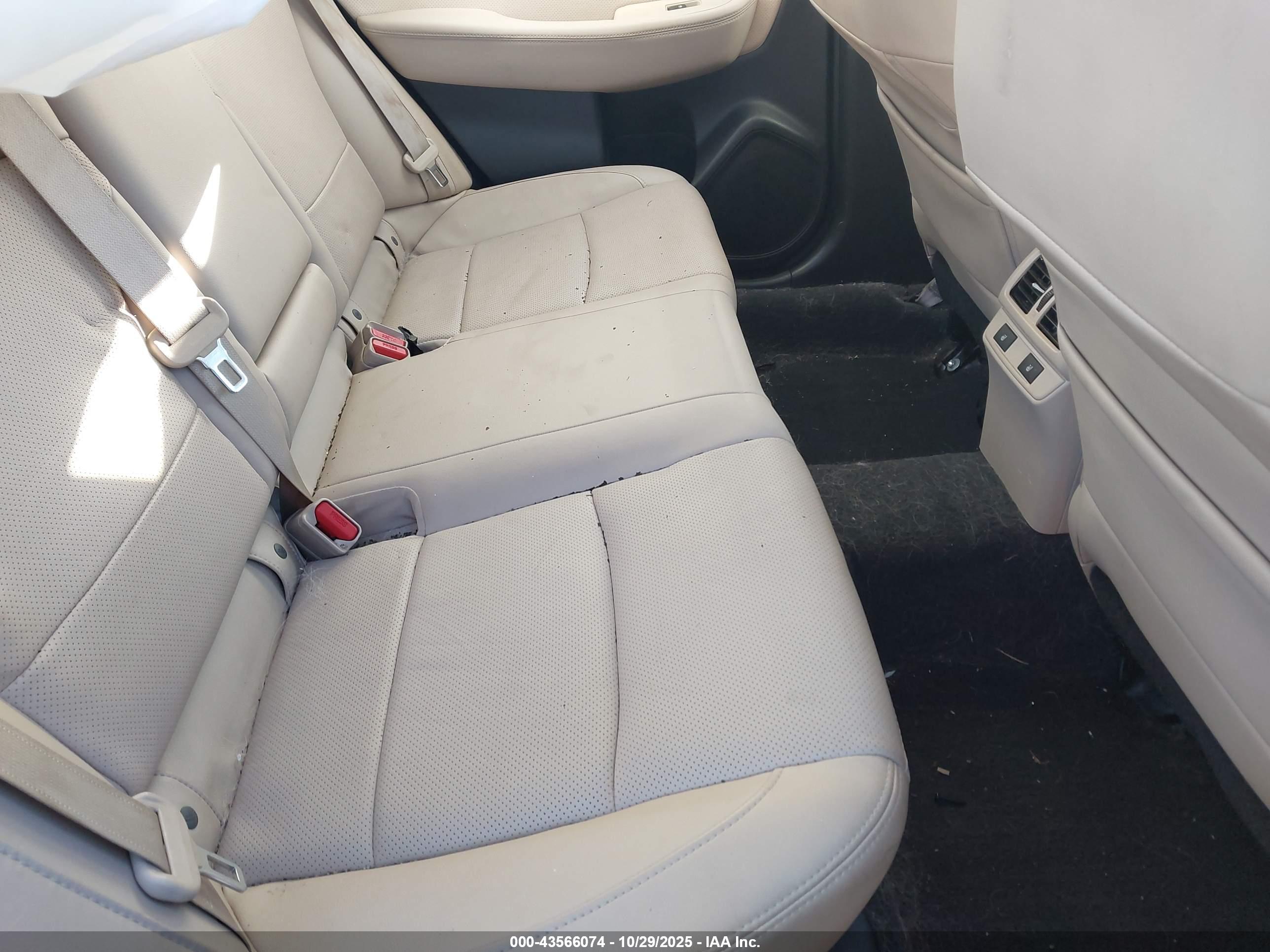 SUBARU LEGACY image 8