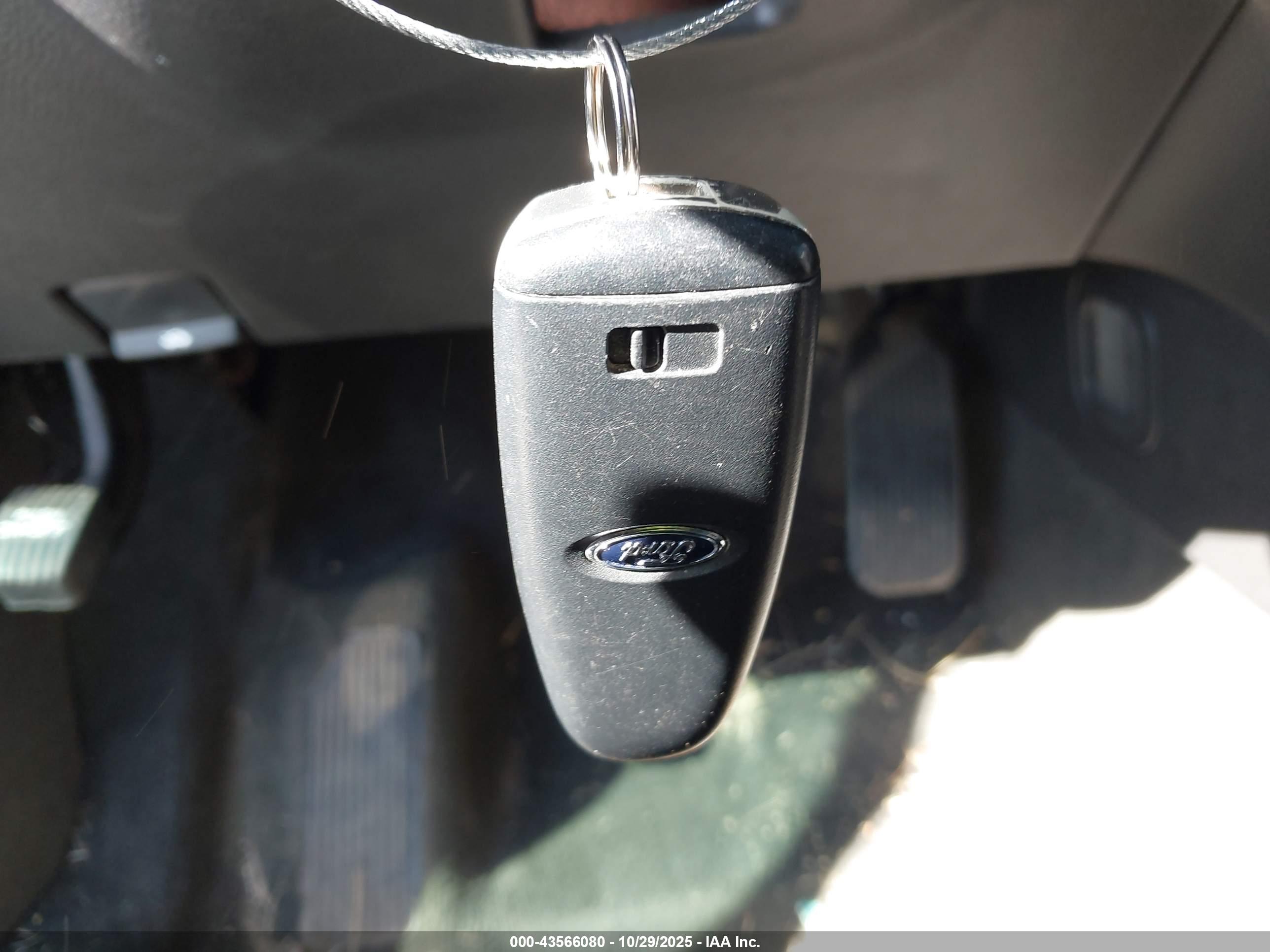 FORD TAURUS image 11