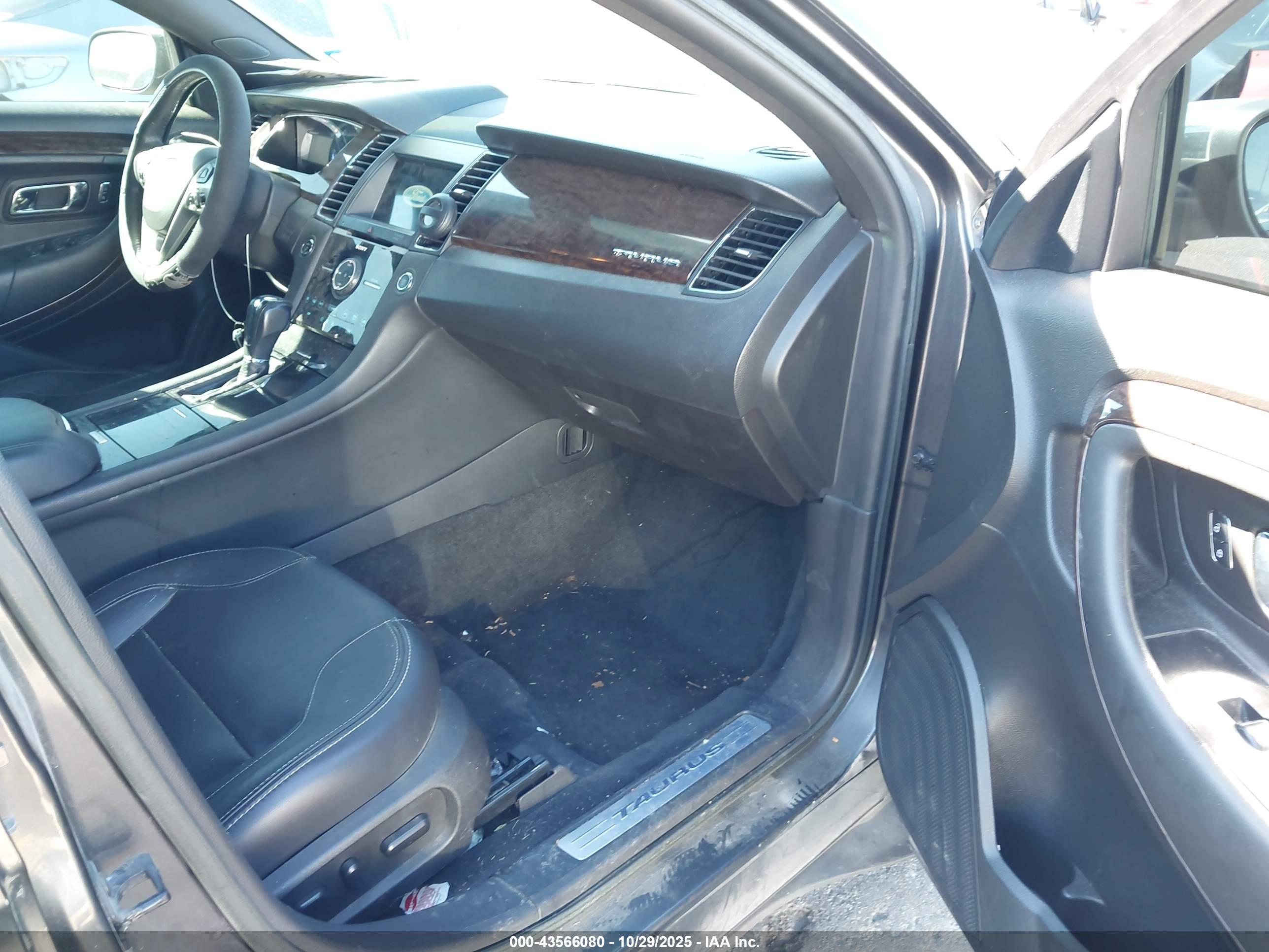 FORD TAURUS image 5