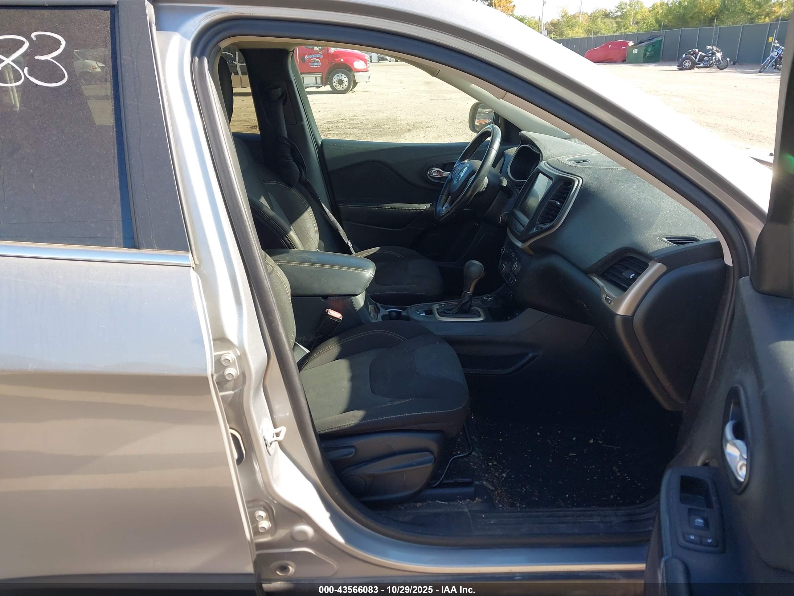 JEEP CHEROKEE image 5