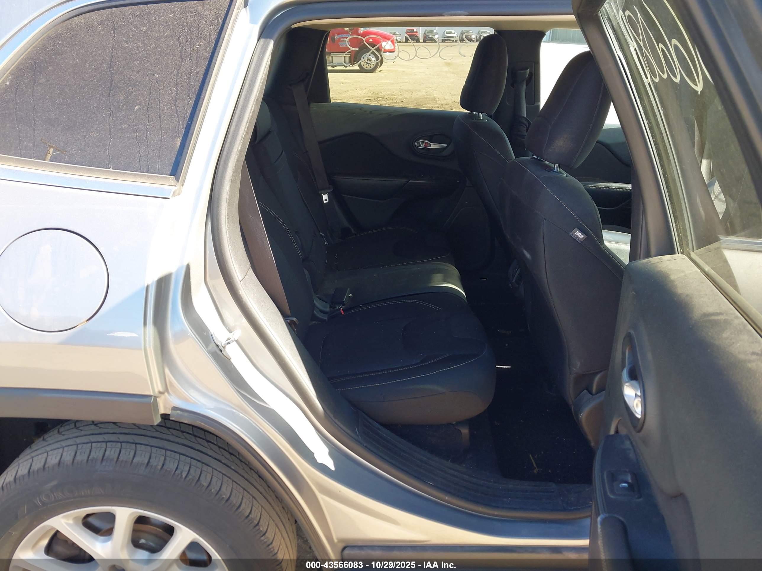 JEEP CHEROKEE image 8