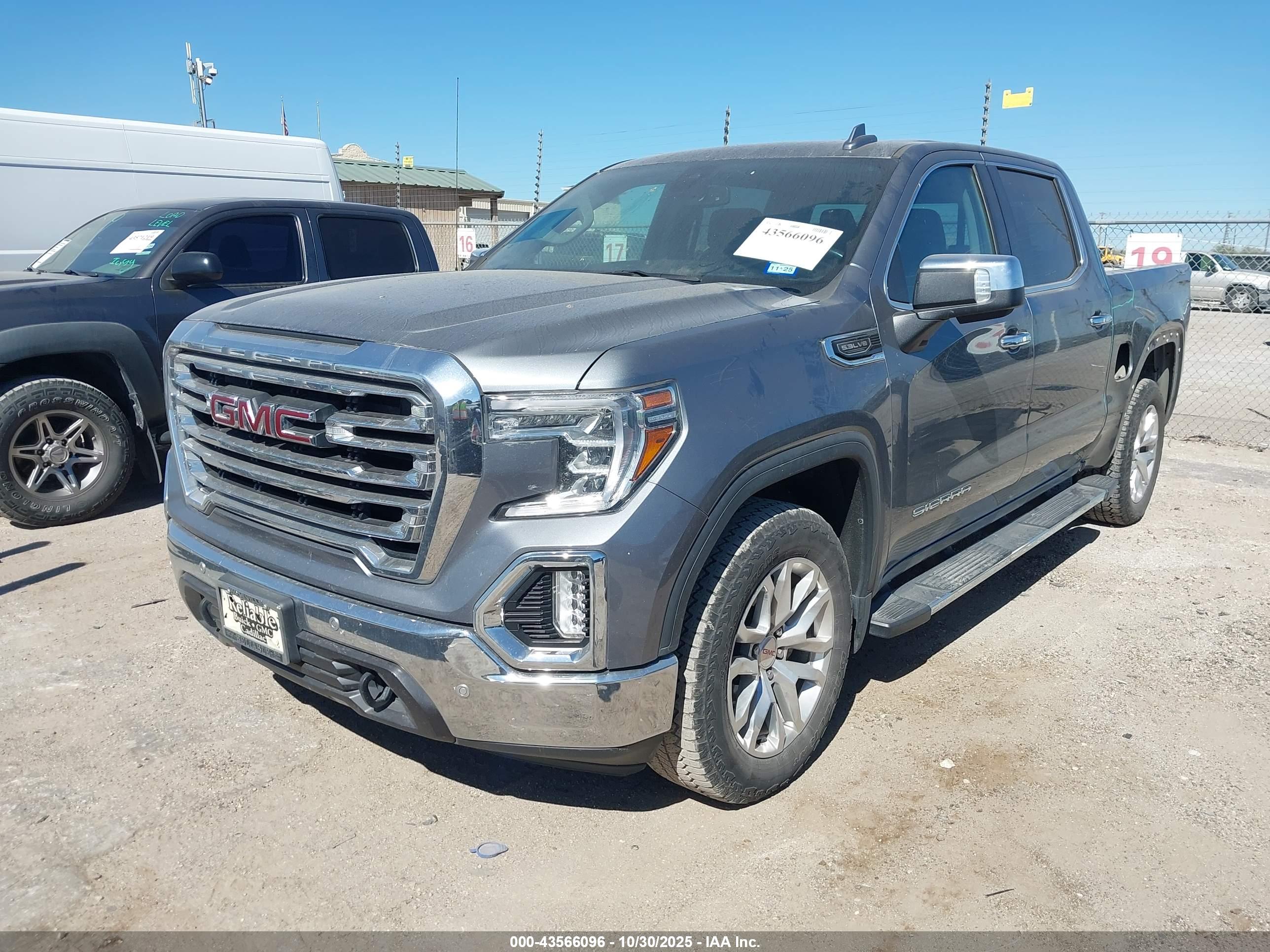 GMC SIERRA image 2