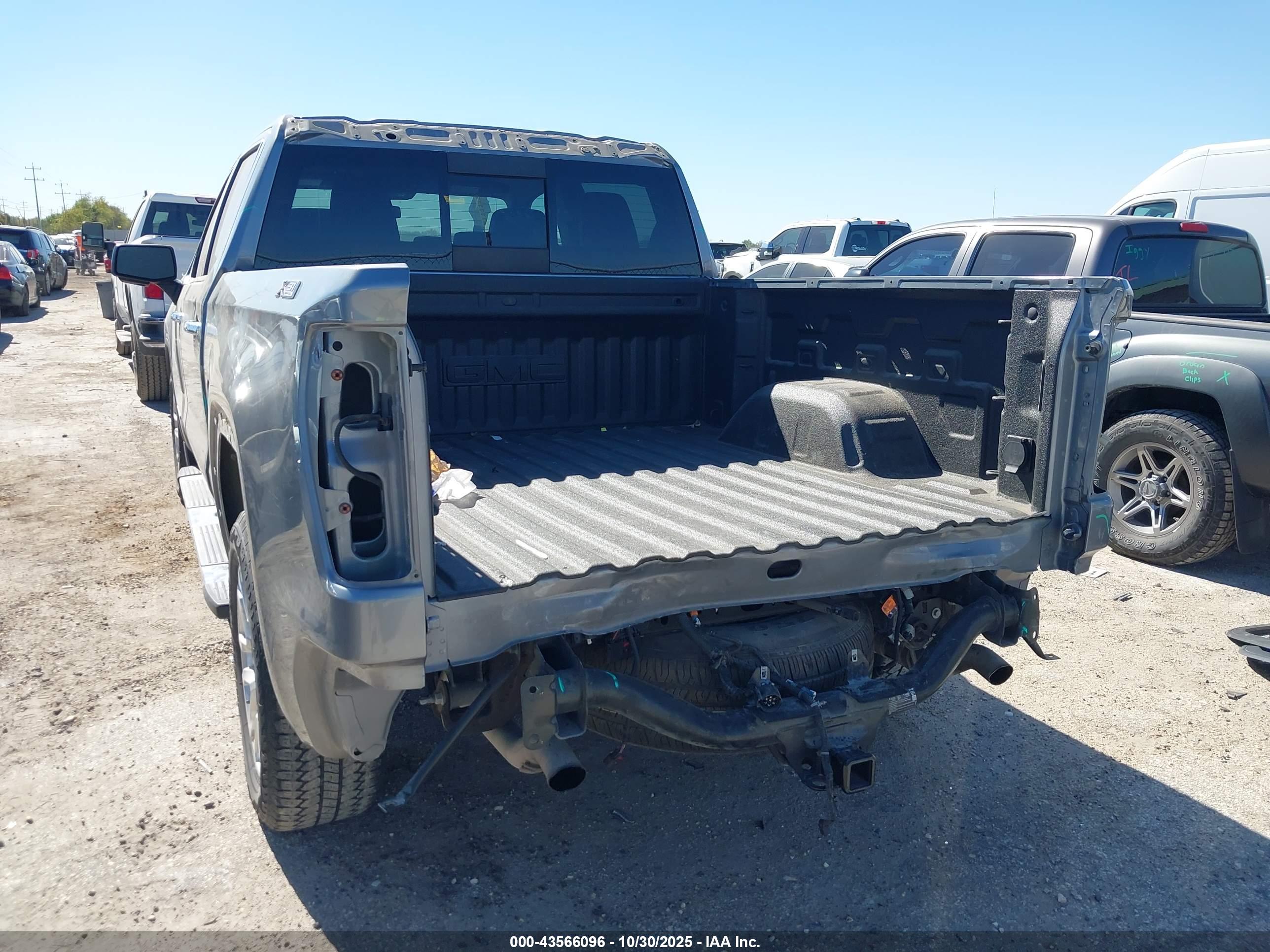 GMC SIERRA image 6