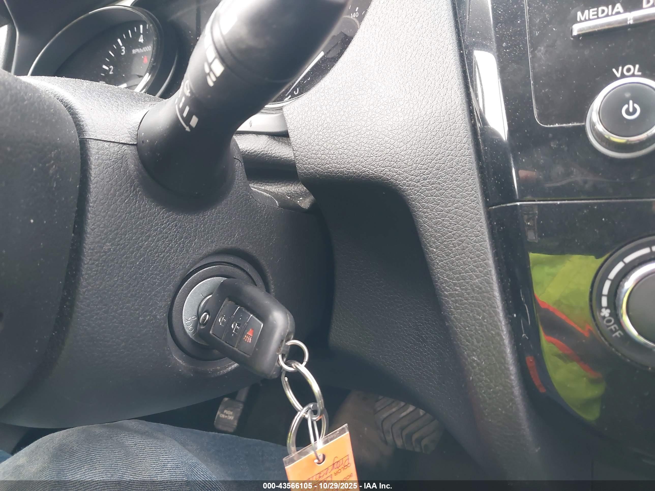 NISSAN ROGUE image 11