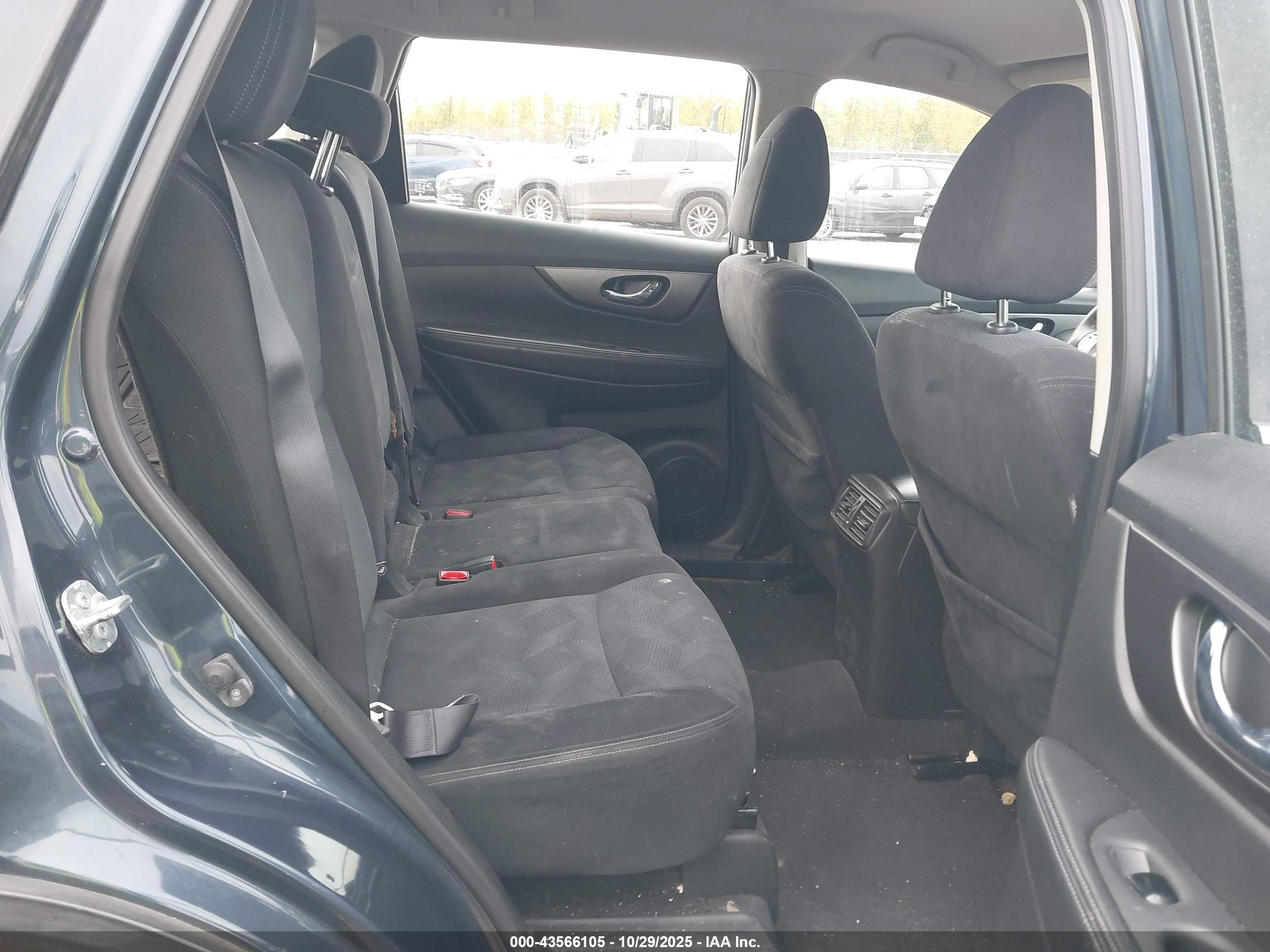 NISSAN ROGUE image 8