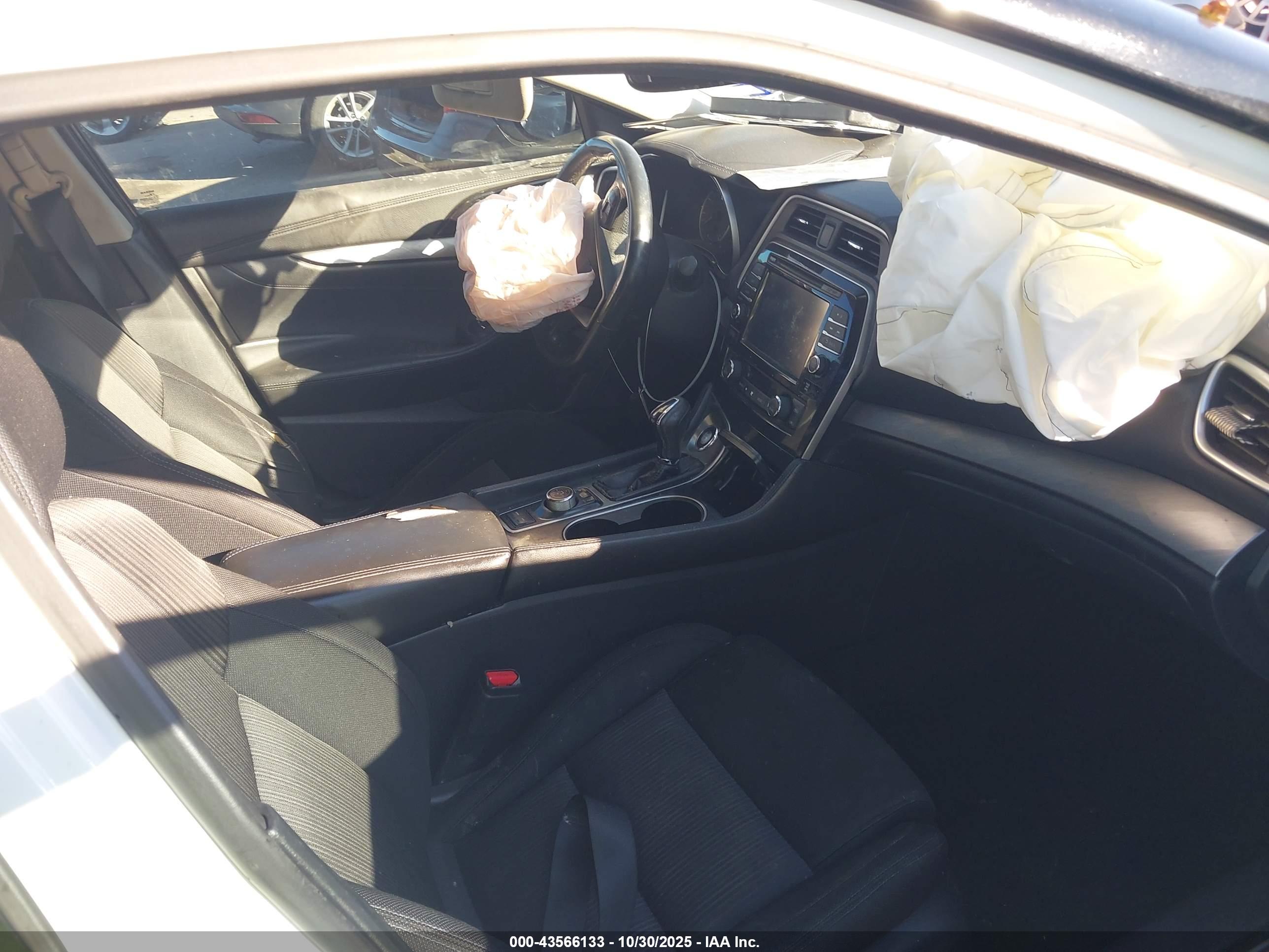 NISSAN MAXIMA image 5