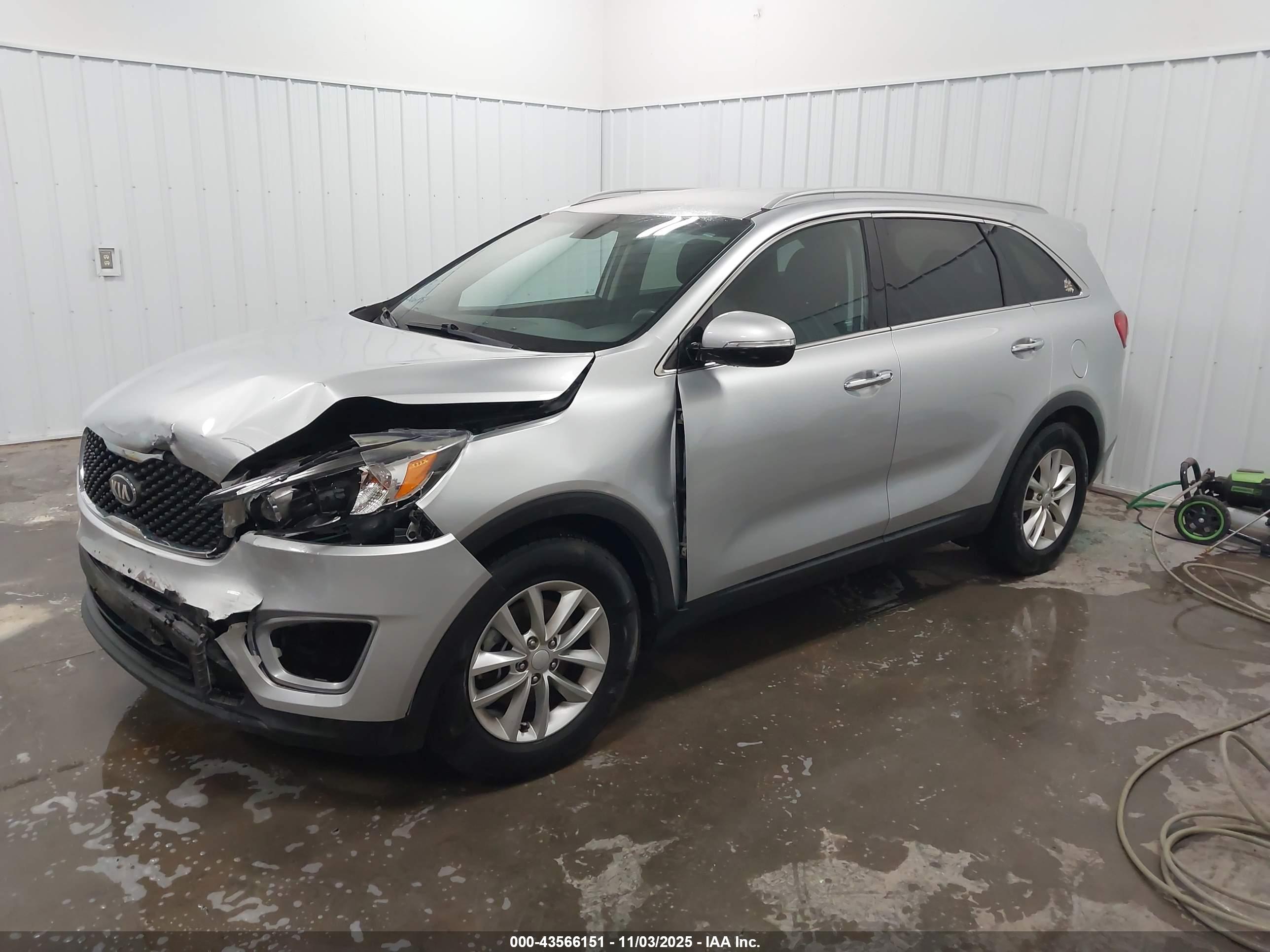 KIA SORENTO image 2