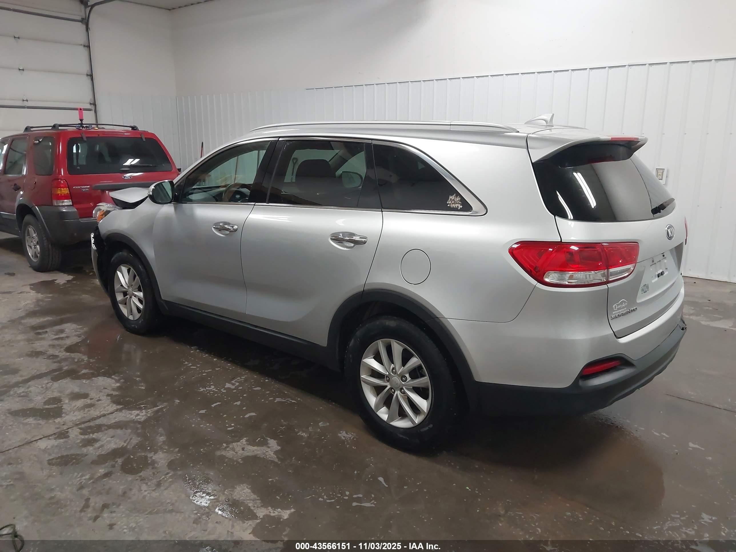 KIA SORENTO image 3