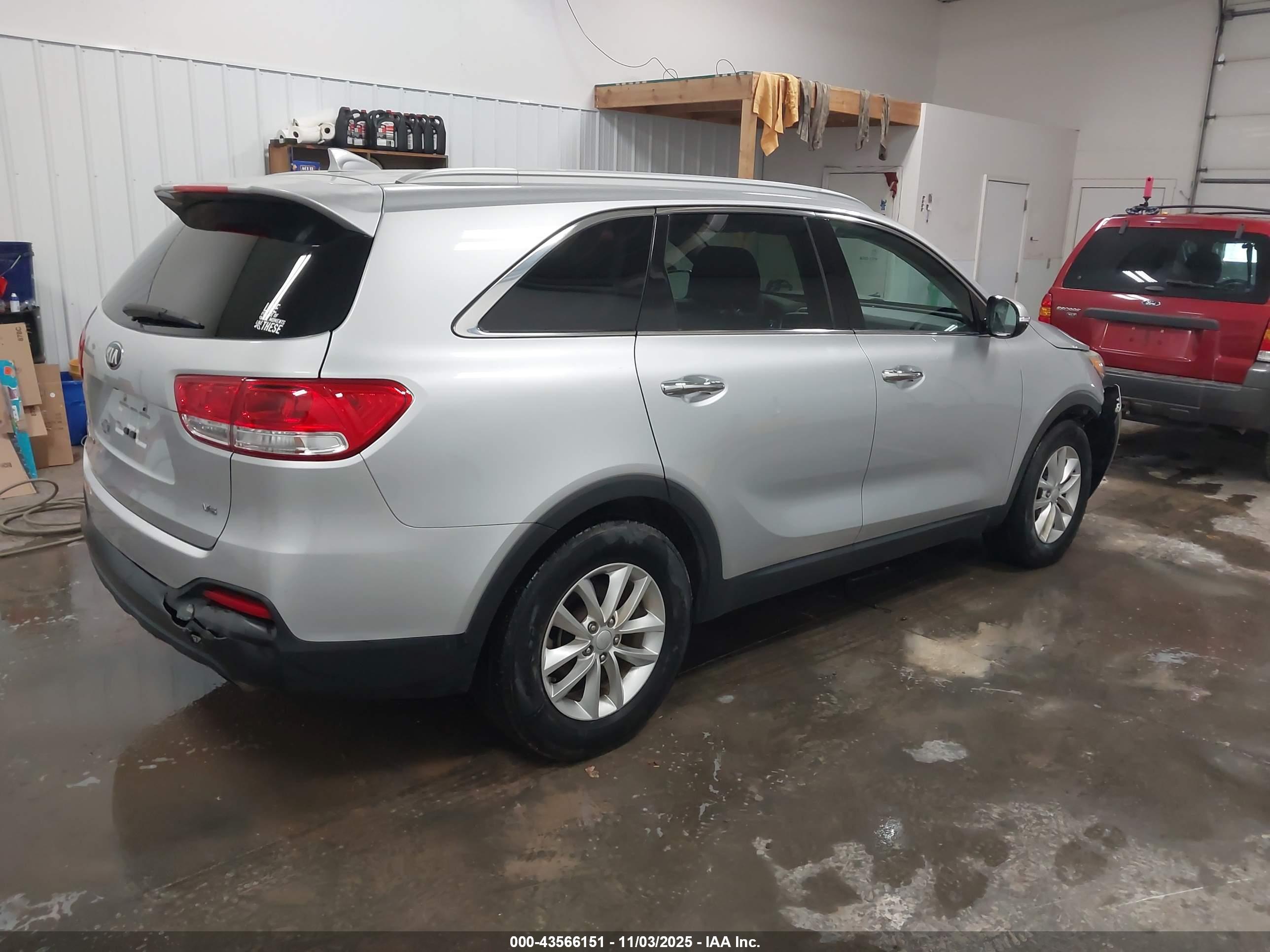 KIA SORENTO image 4