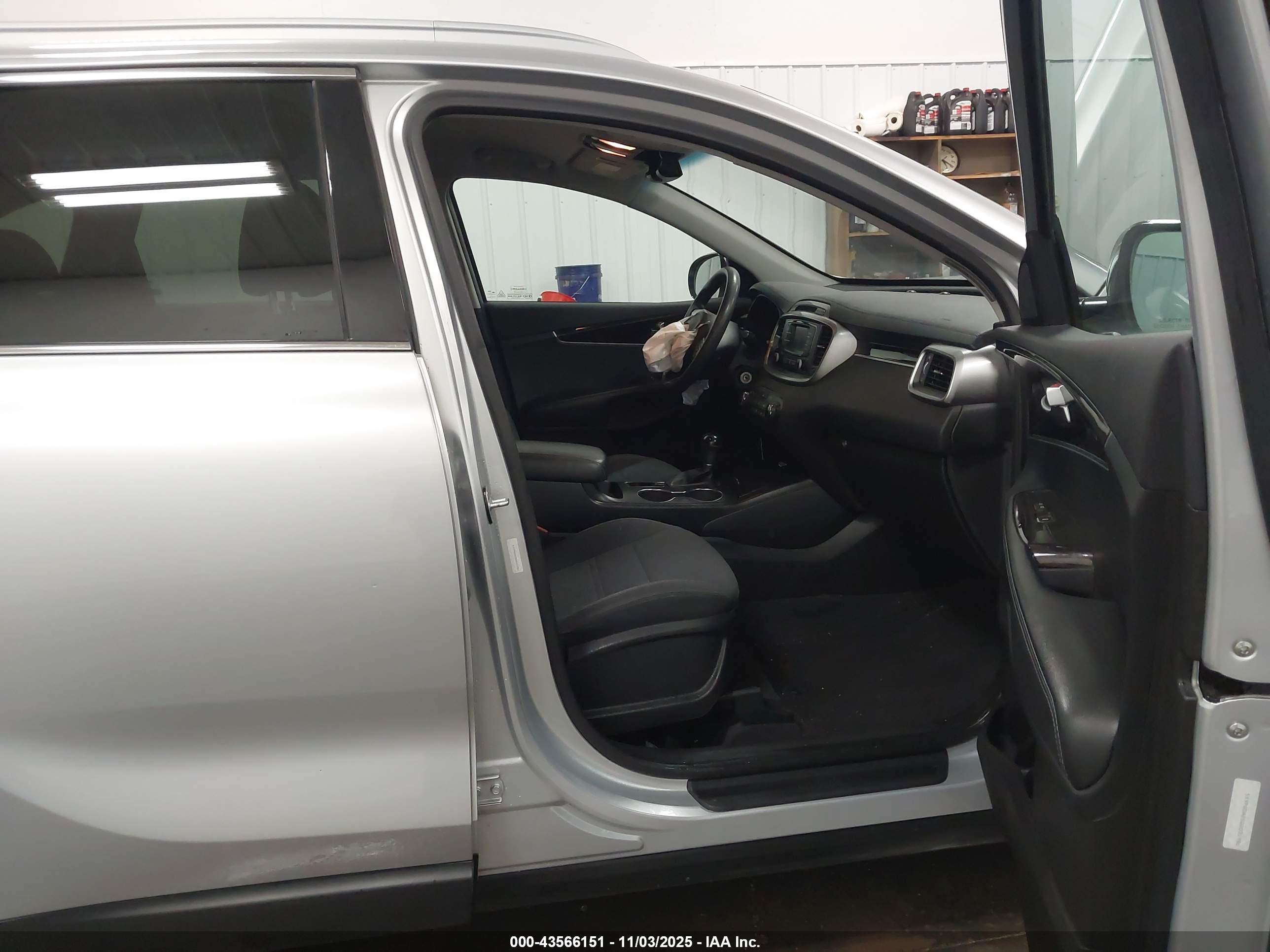 KIA SORENTO image 5