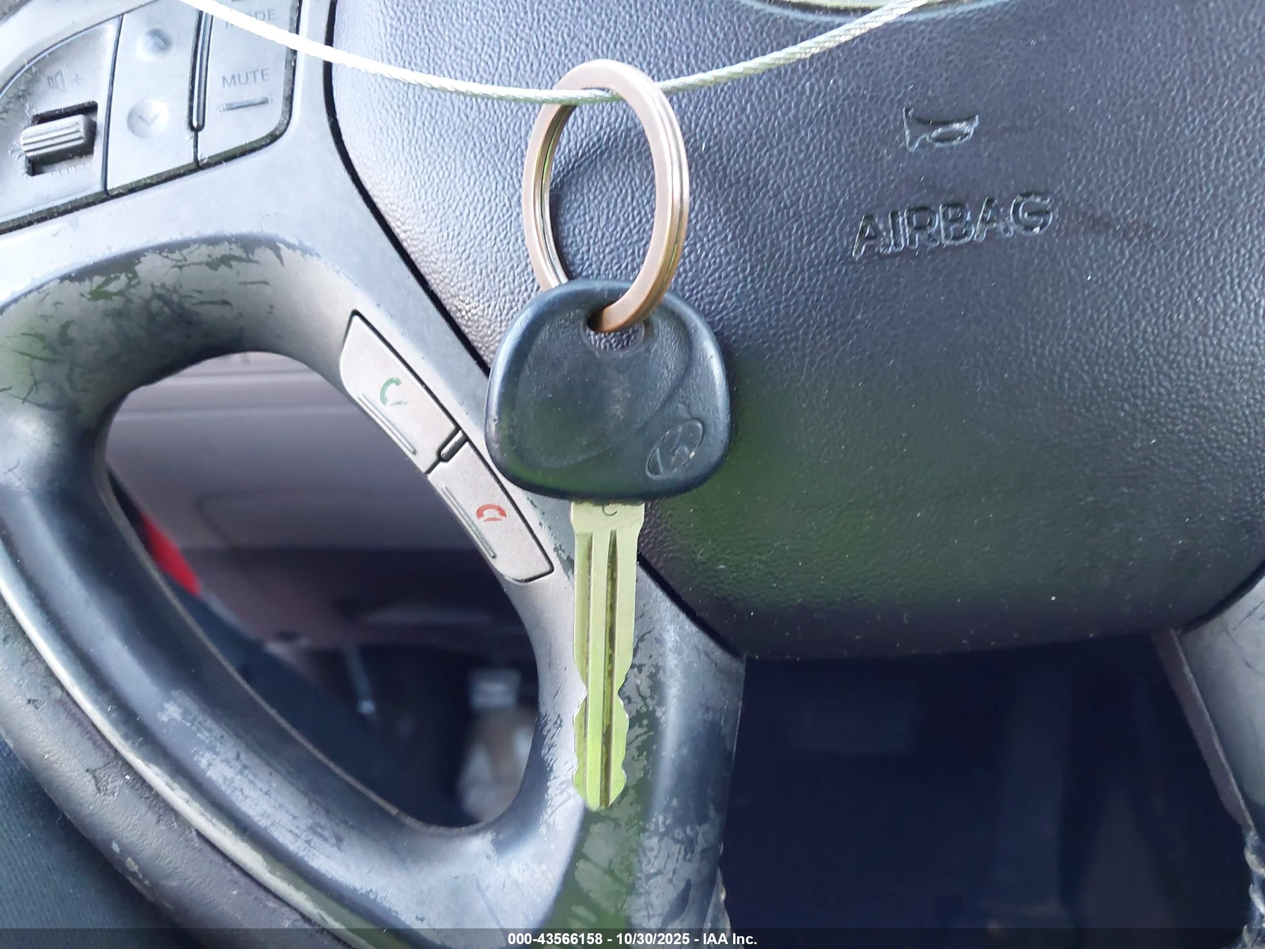 HYUNDAI TUCSON image 11
