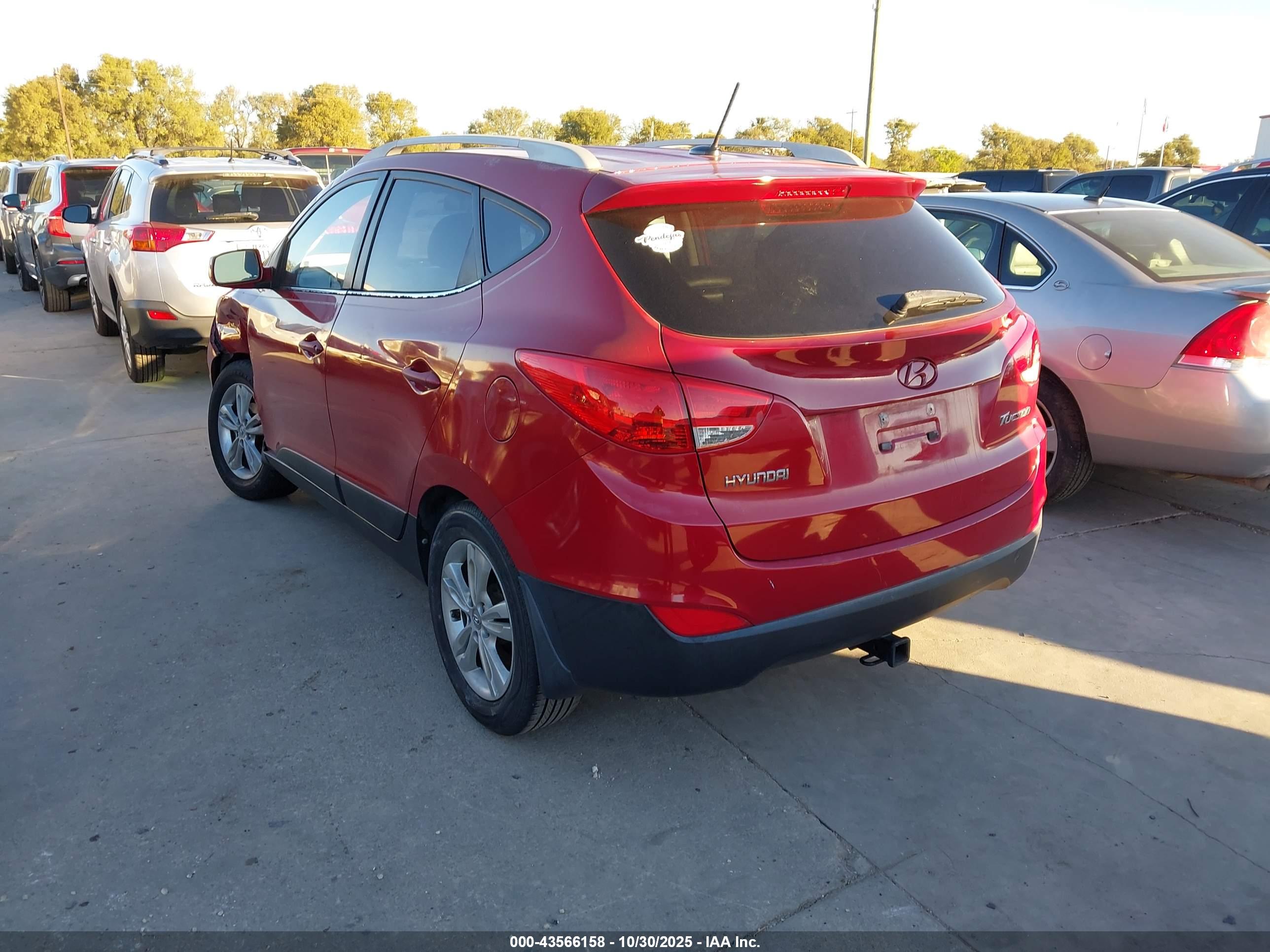 HYUNDAI TUCSON image 3