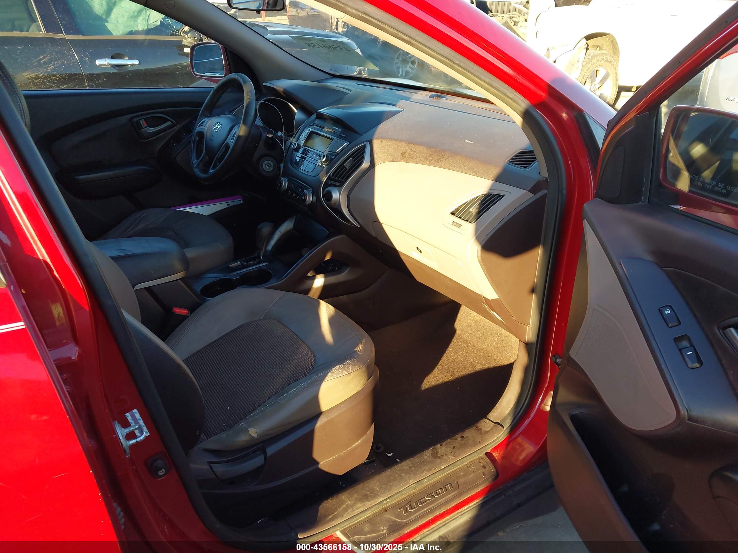 HYUNDAI TUCSON image 5