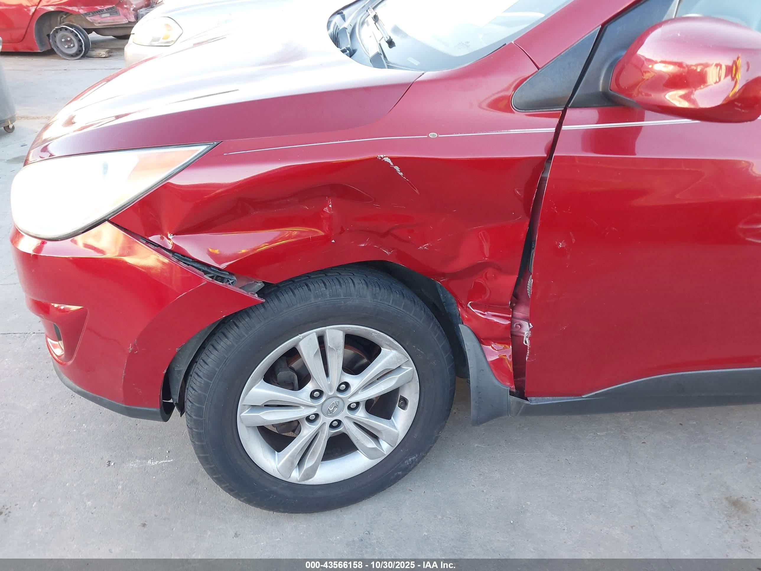 HYUNDAI TUCSON image 6