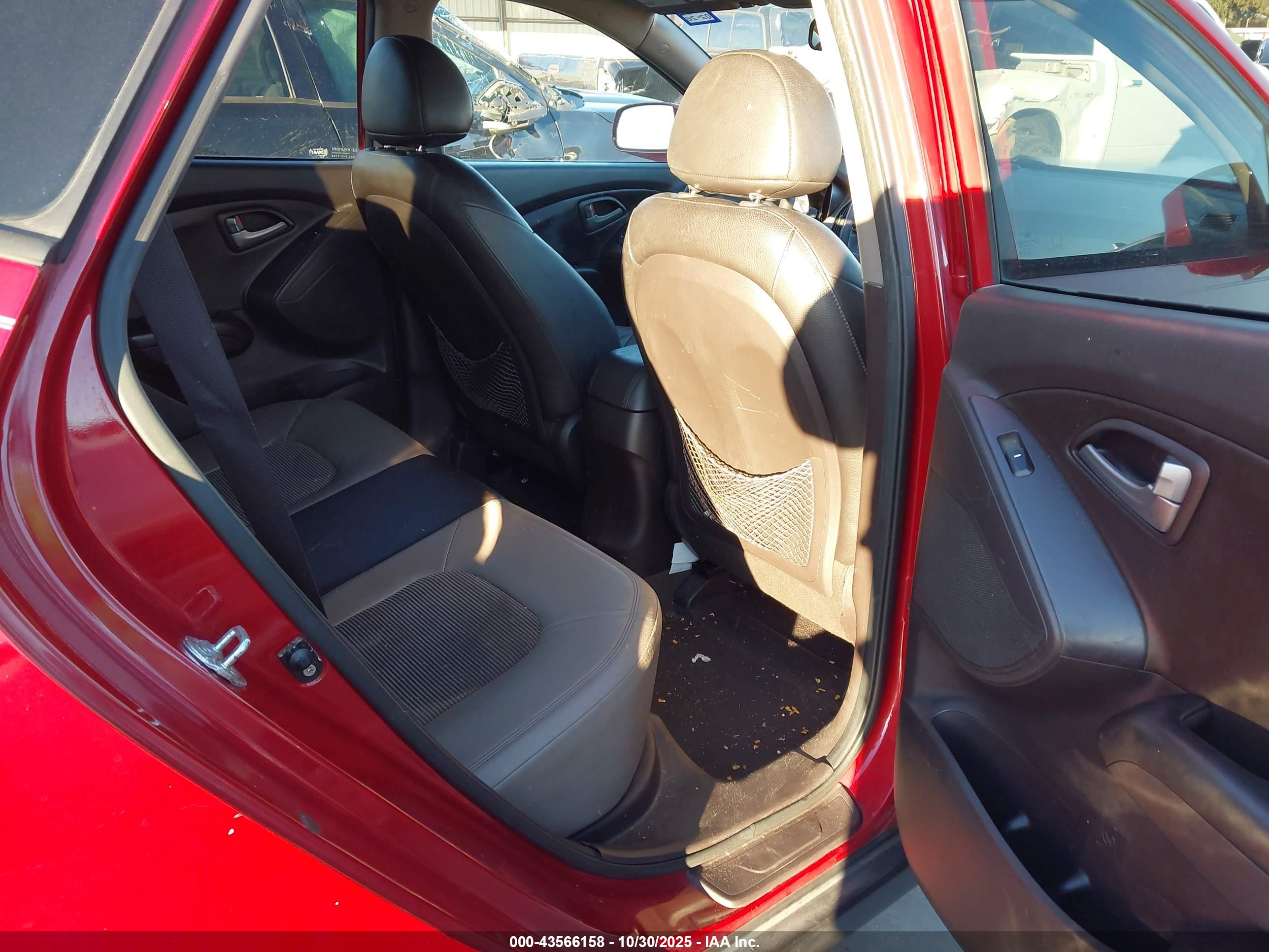 HYUNDAI TUCSON image 8