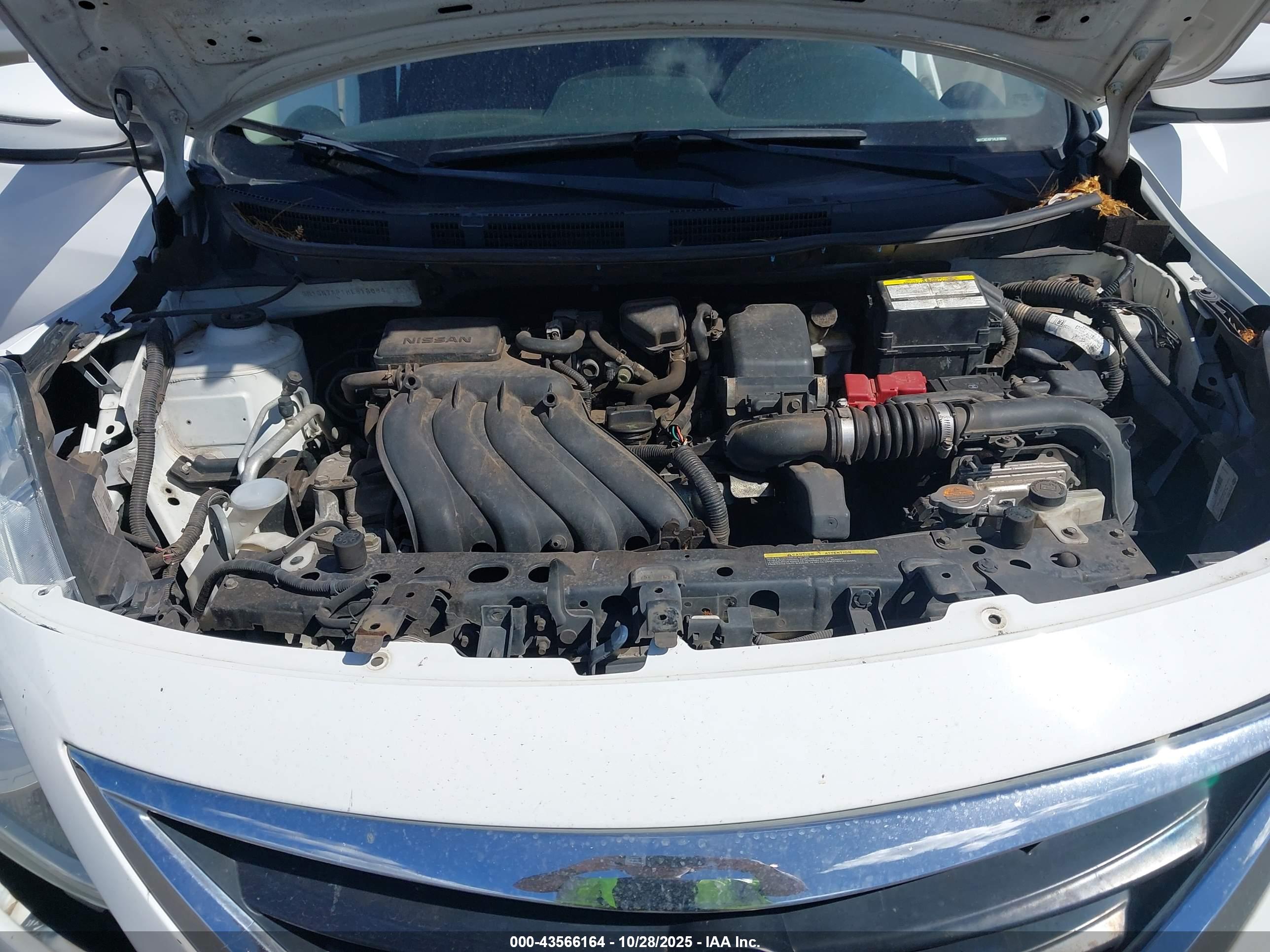NISSAN VERSA image 10