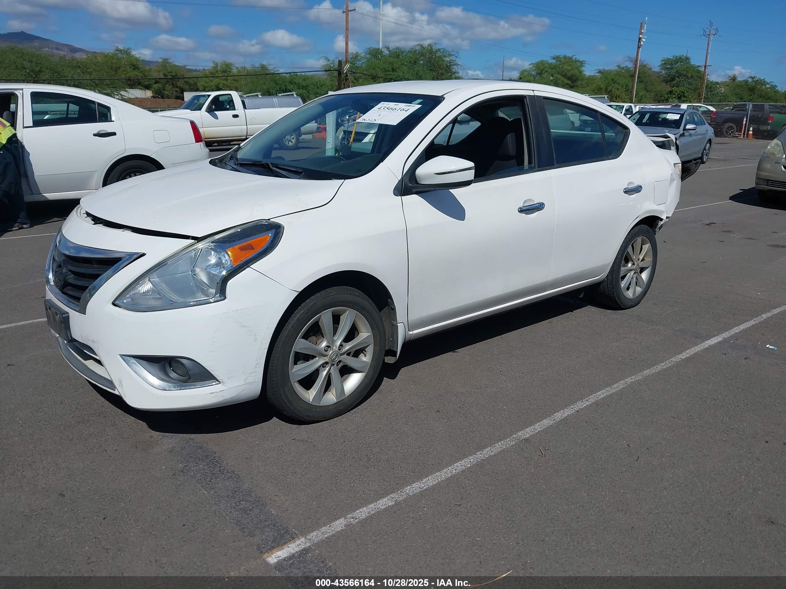 NISSAN VERSA image 2