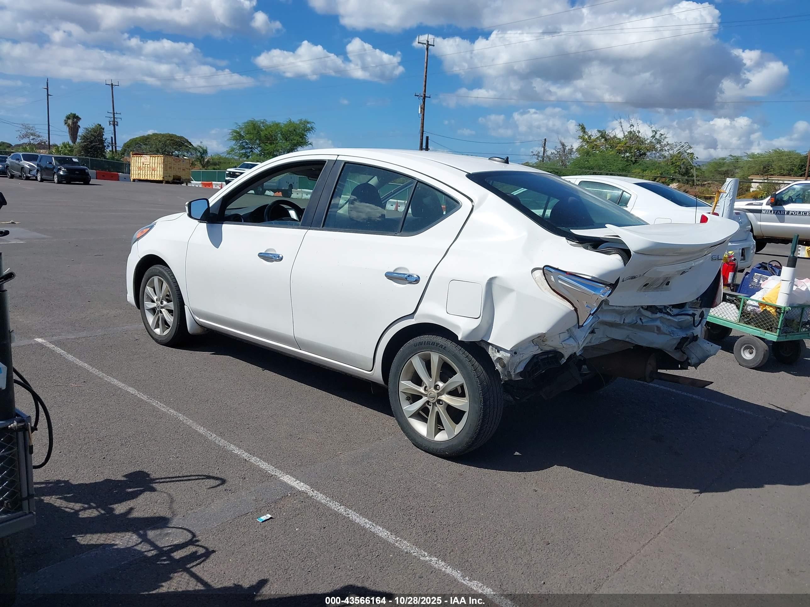 NISSAN VERSA image 3
