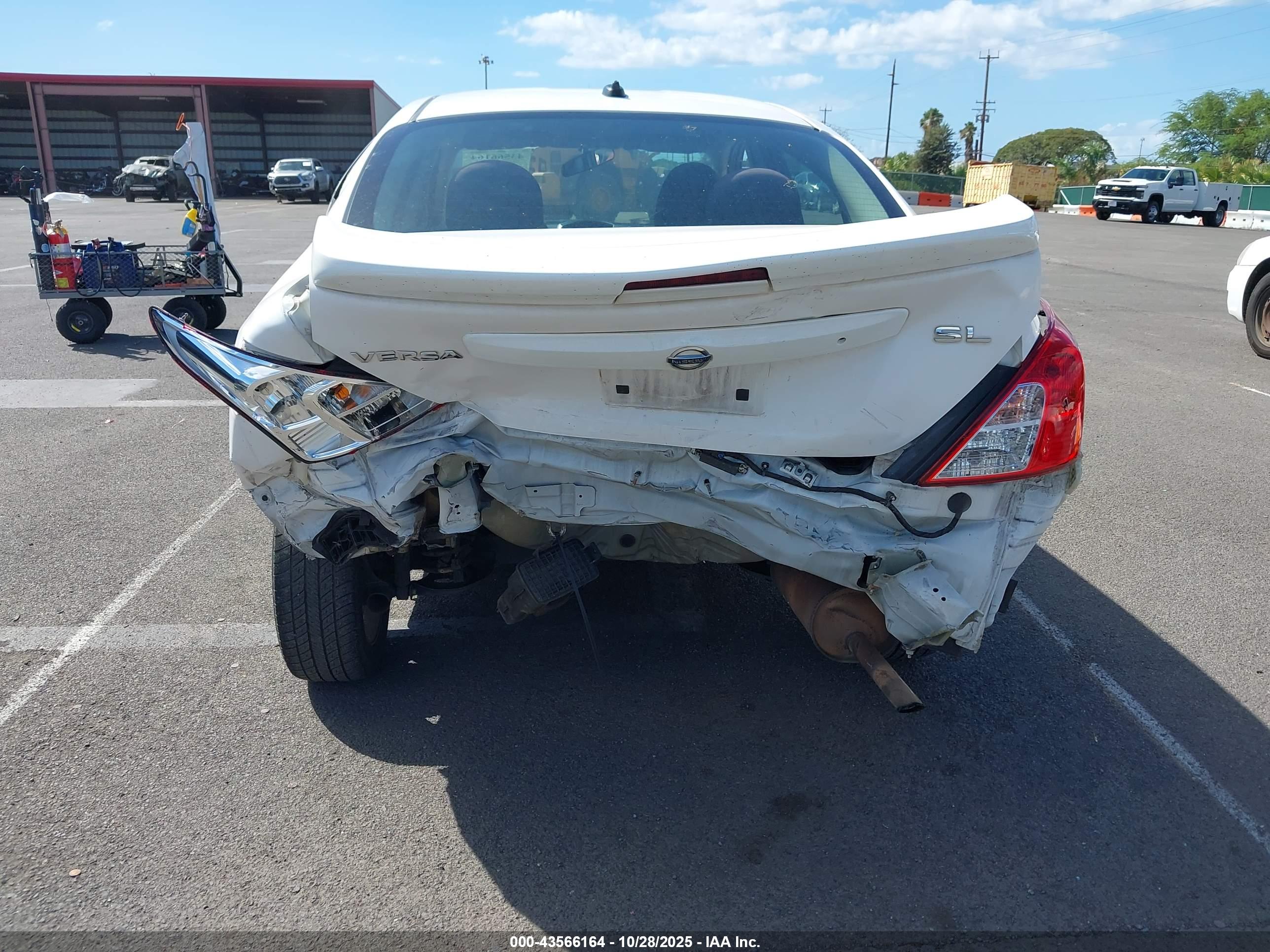 NISSAN VERSA image 6