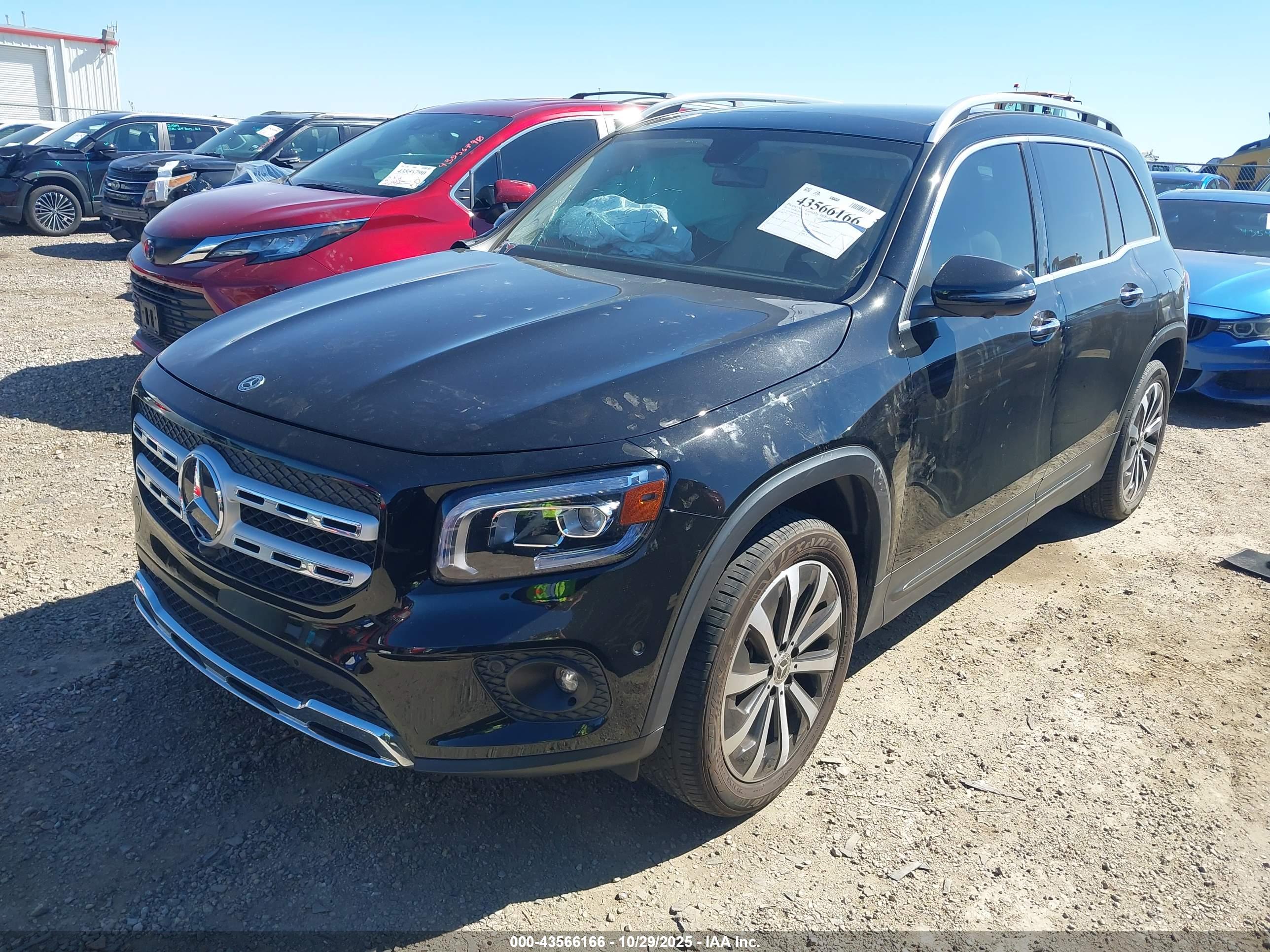 MERCEDES-BENZ GLB image 2