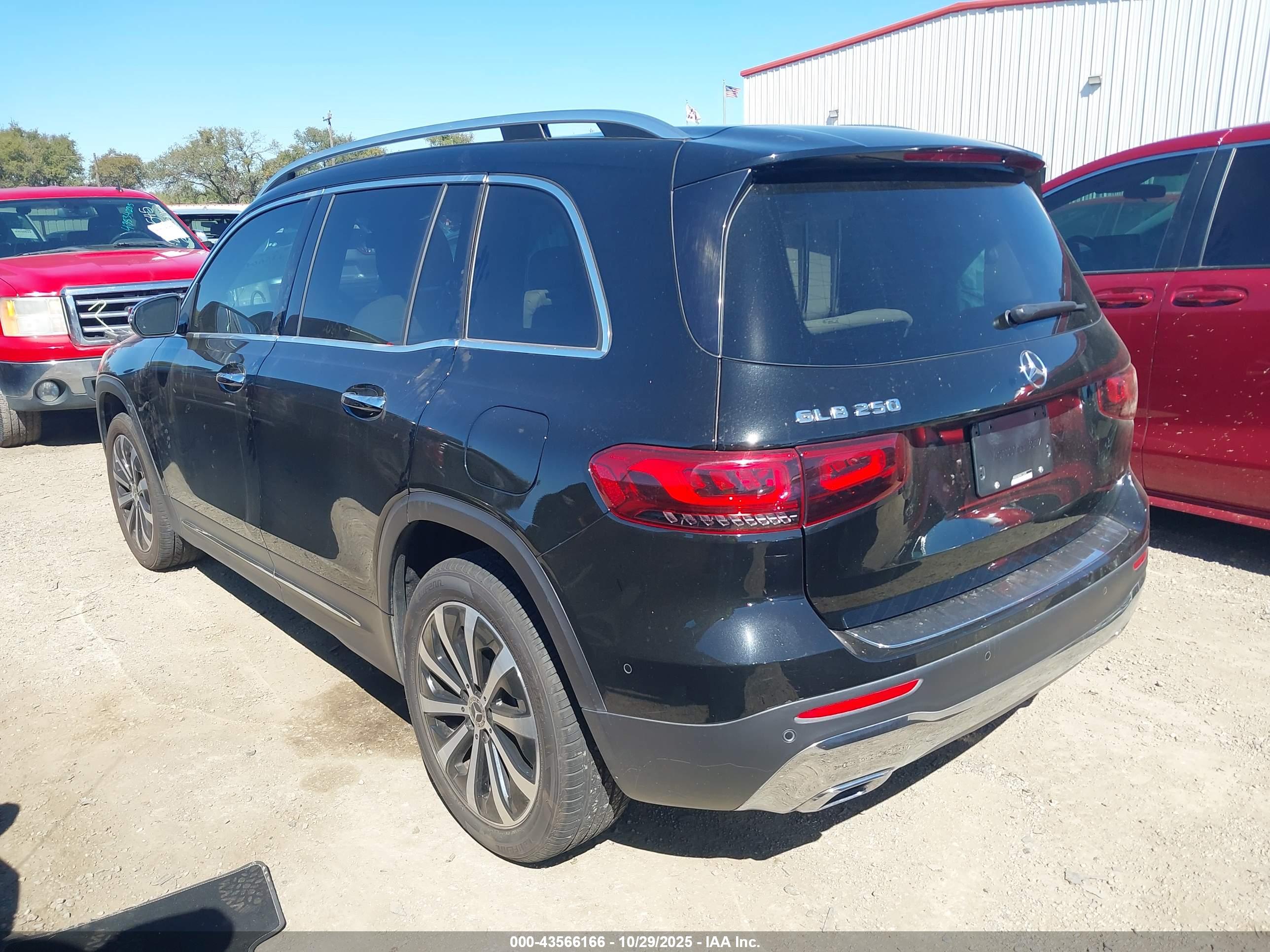 MERCEDES-BENZ GLB image 3