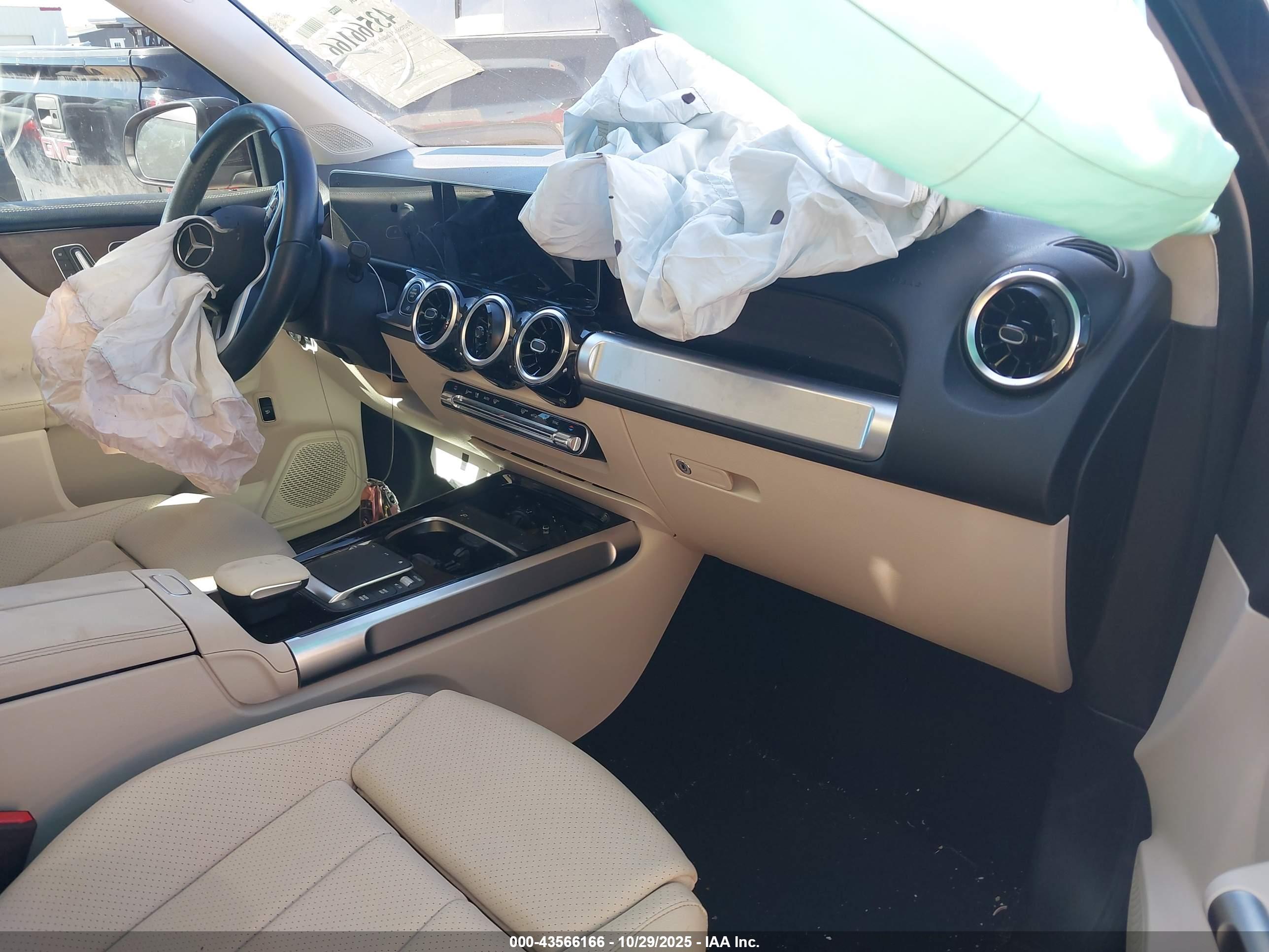 MERCEDES-BENZ GLB image 5