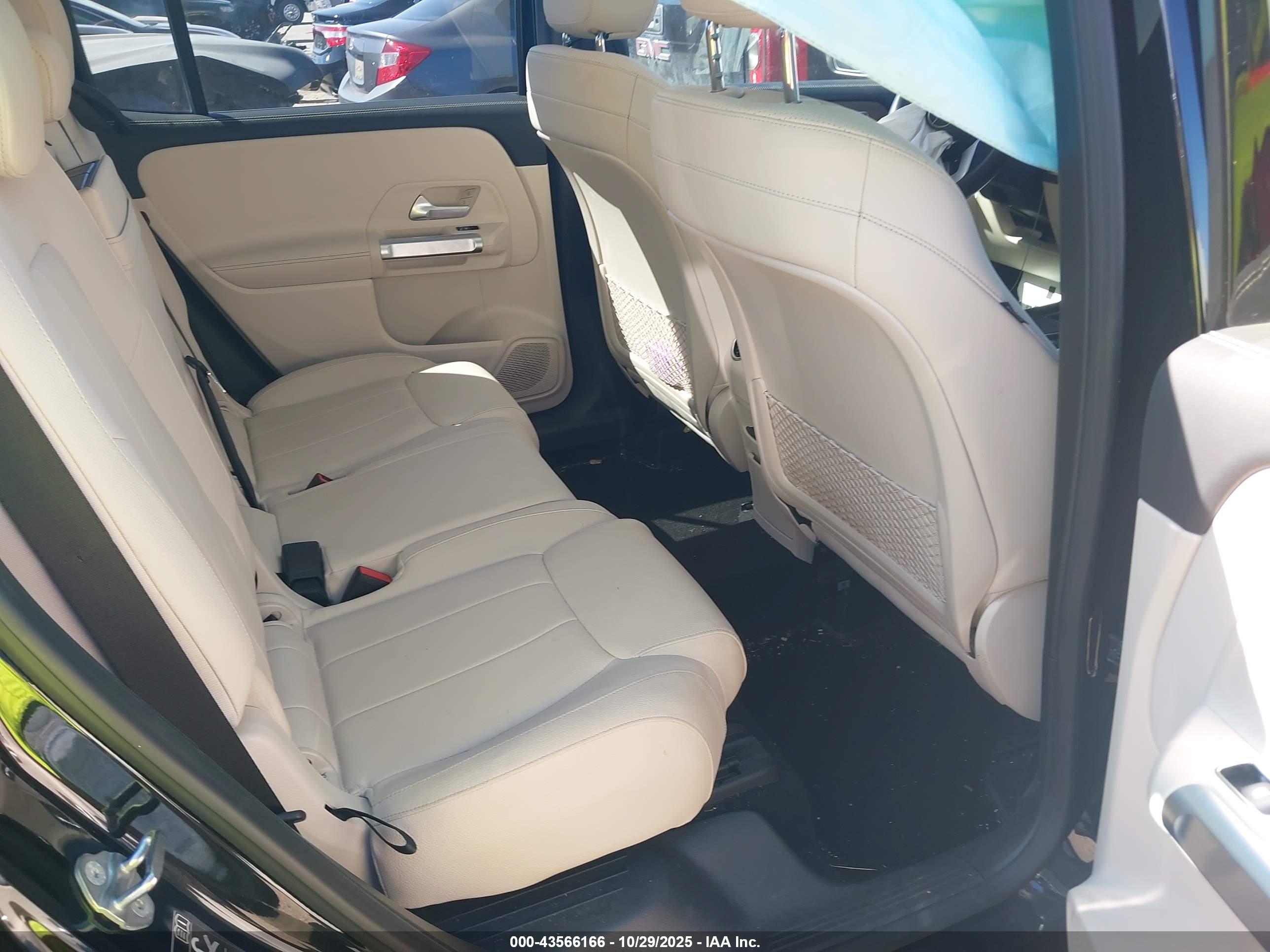 MERCEDES-BENZ GLB image 8