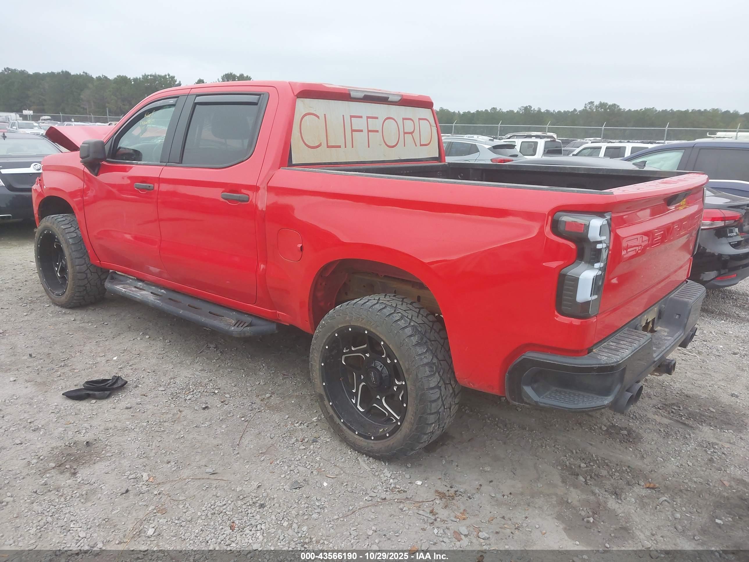 CHEVROLET SILVERADO image 3