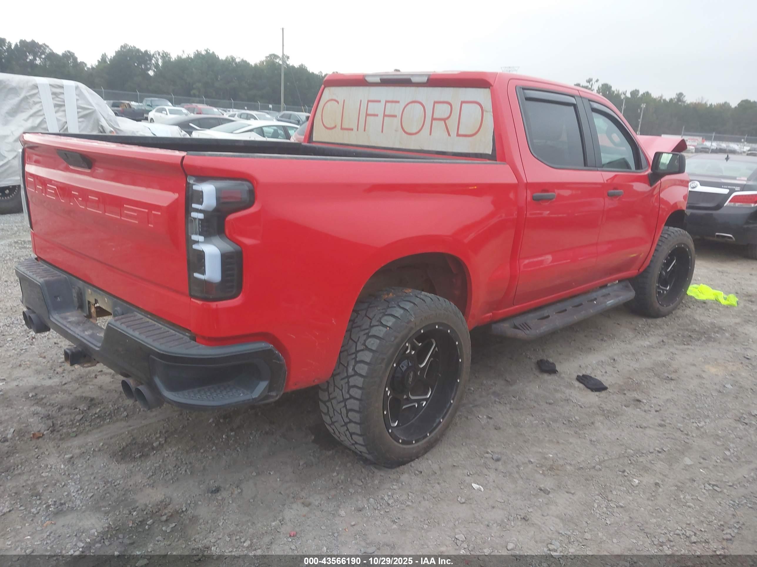 CHEVROLET SILVERADO image 4