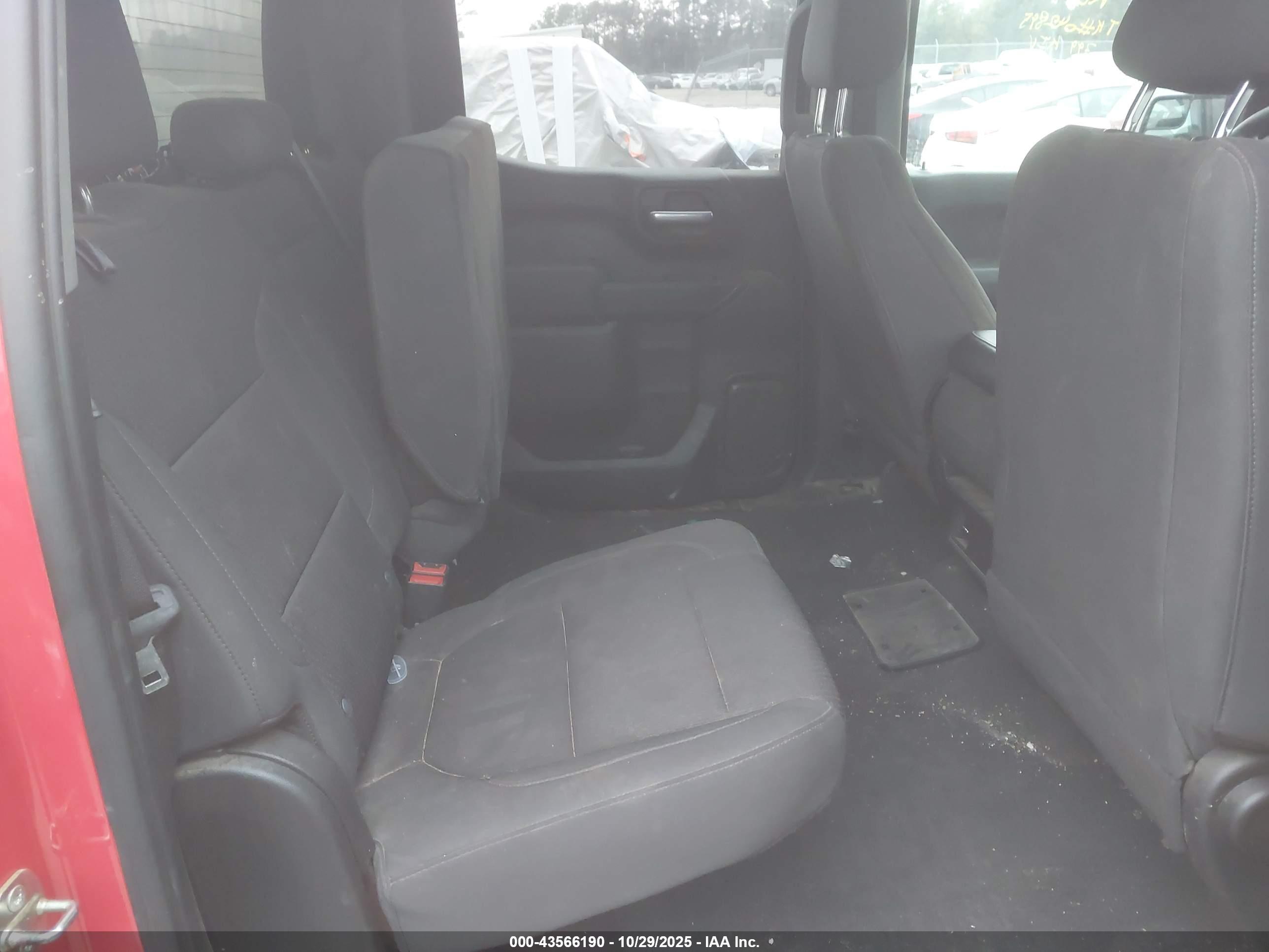 CHEVROLET SILVERADO image 8