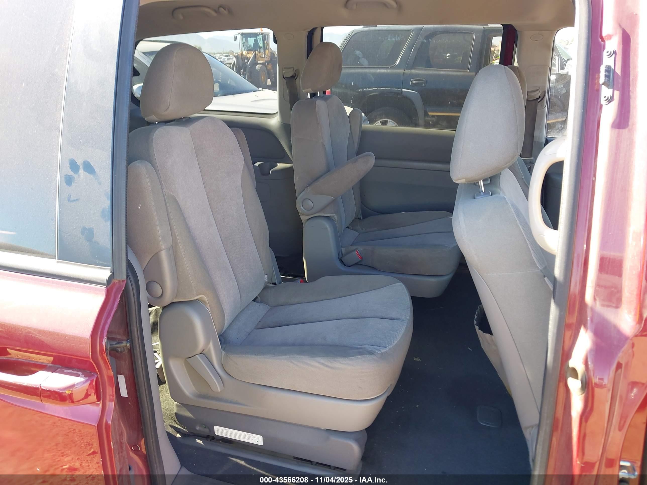 KIA SEDONA image 8