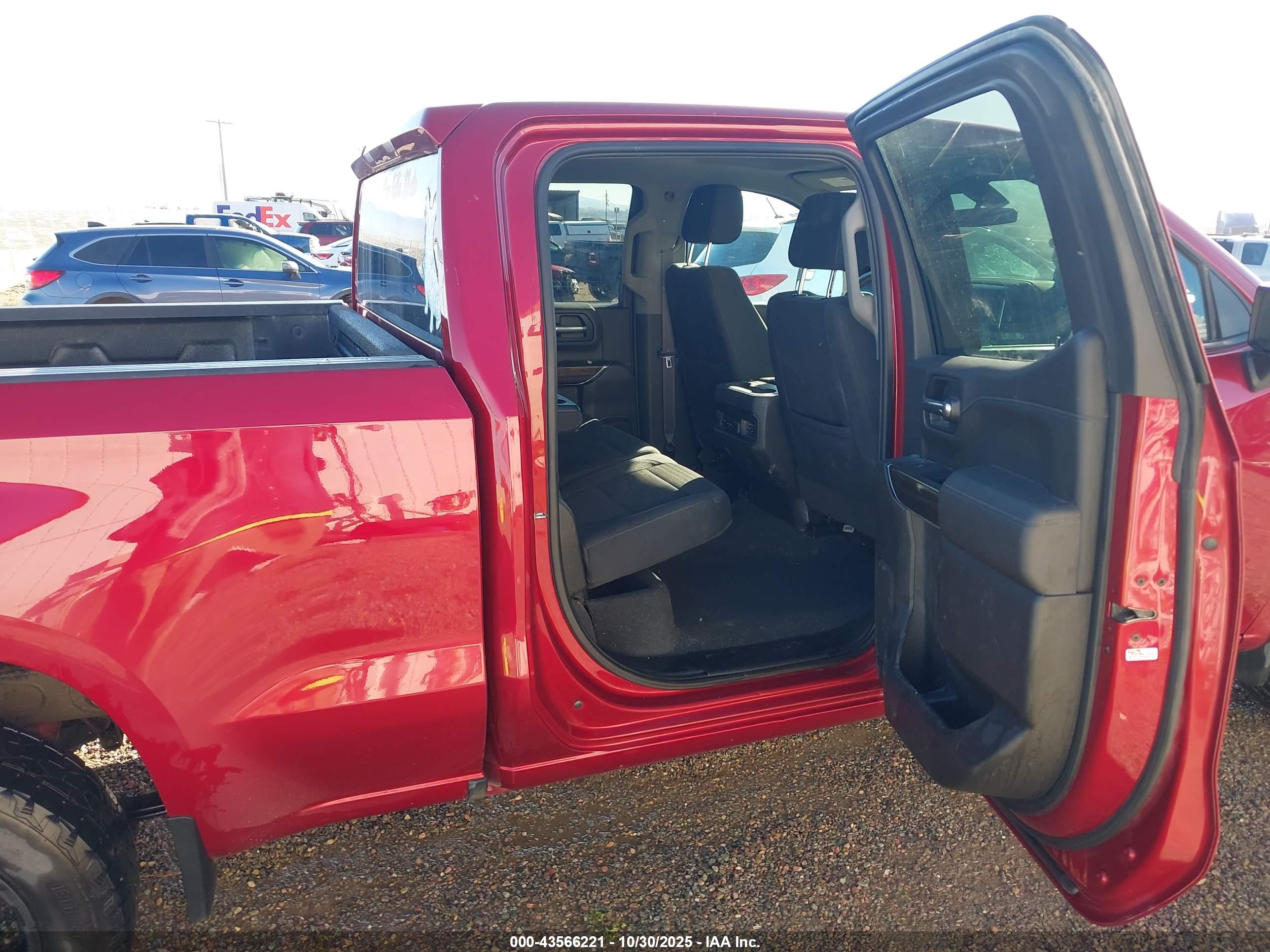 CHEVROLET SILVERADO image 8