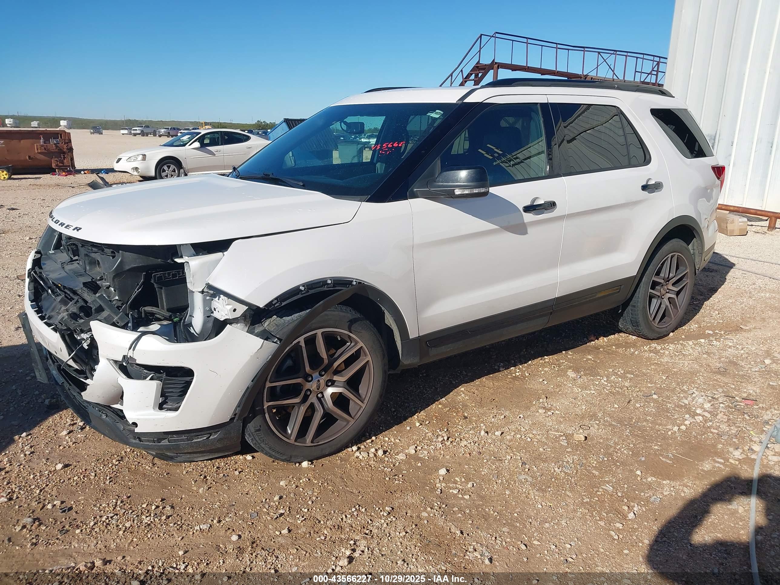FORD EXPLORER image 2