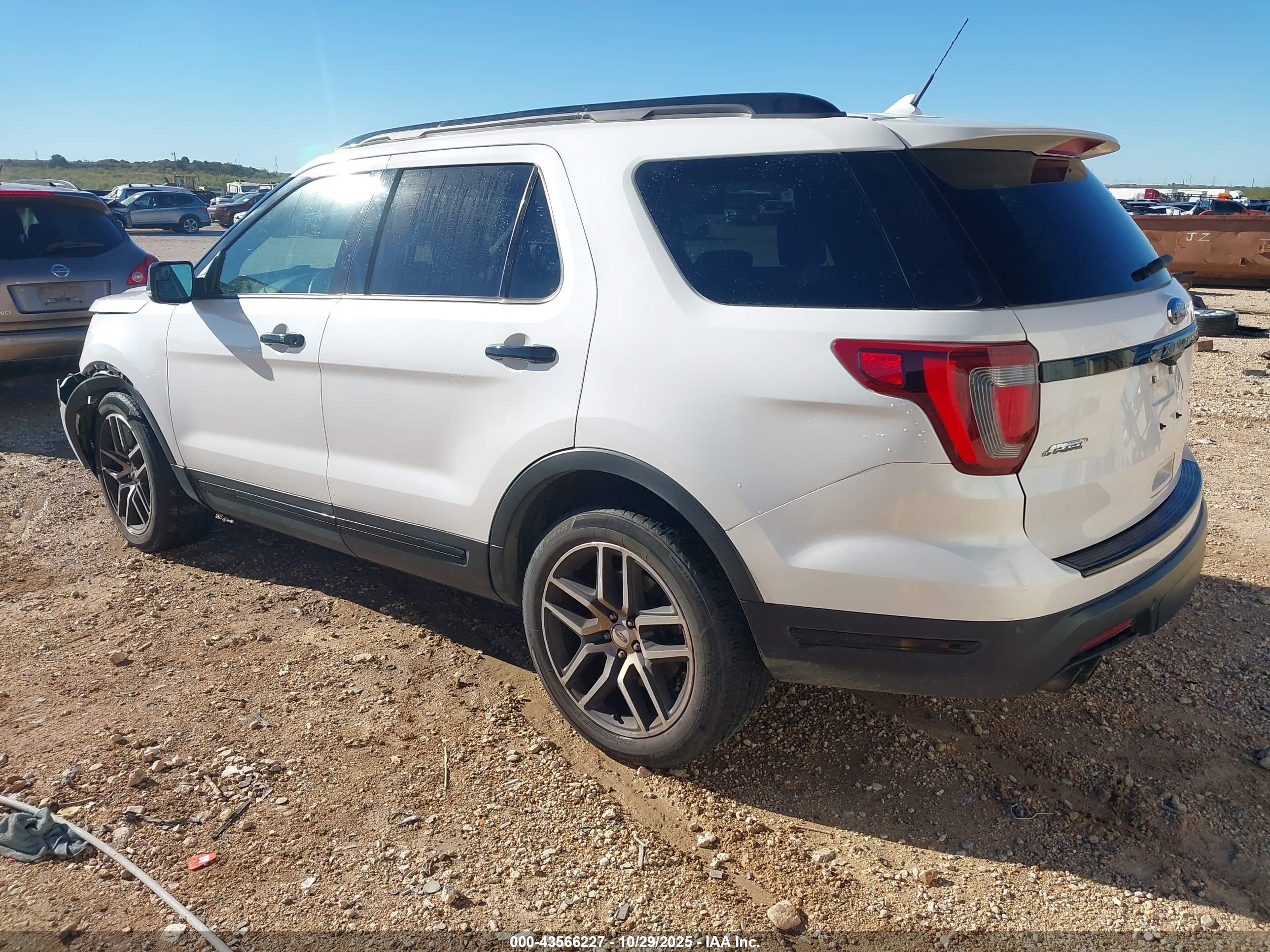 FORD EXPLORER image 3