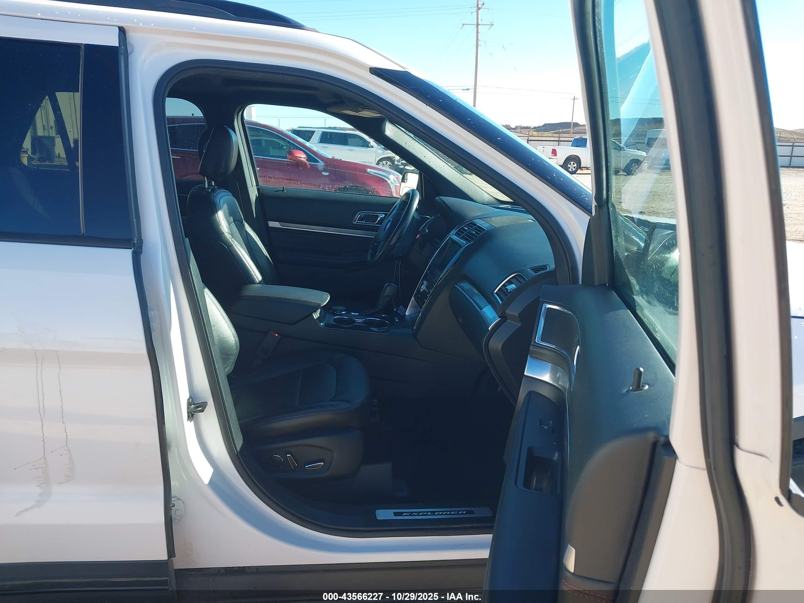 FORD EXPLORER image 5