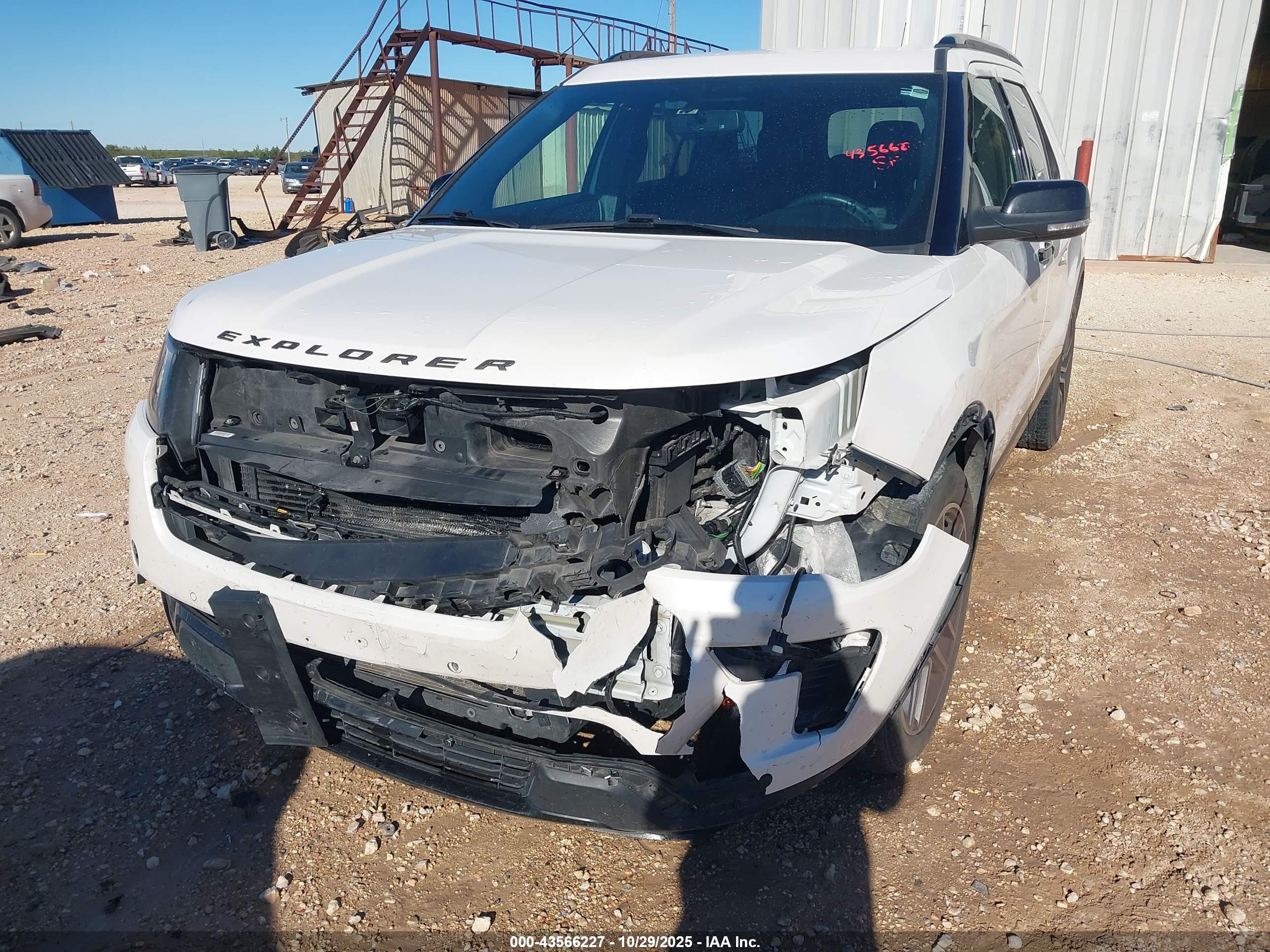 FORD EXPLORER image 6