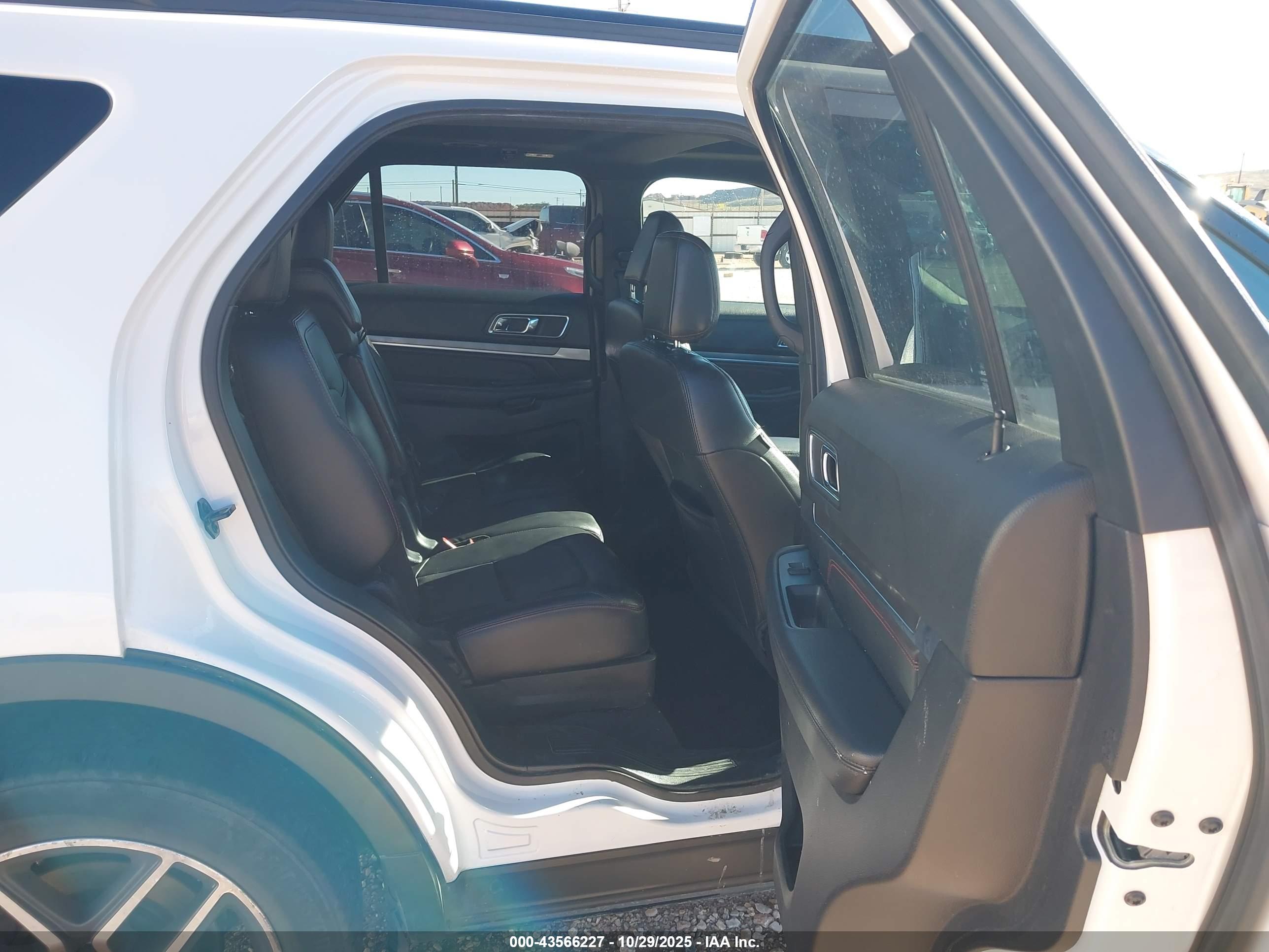 FORD EXPLORER image 8