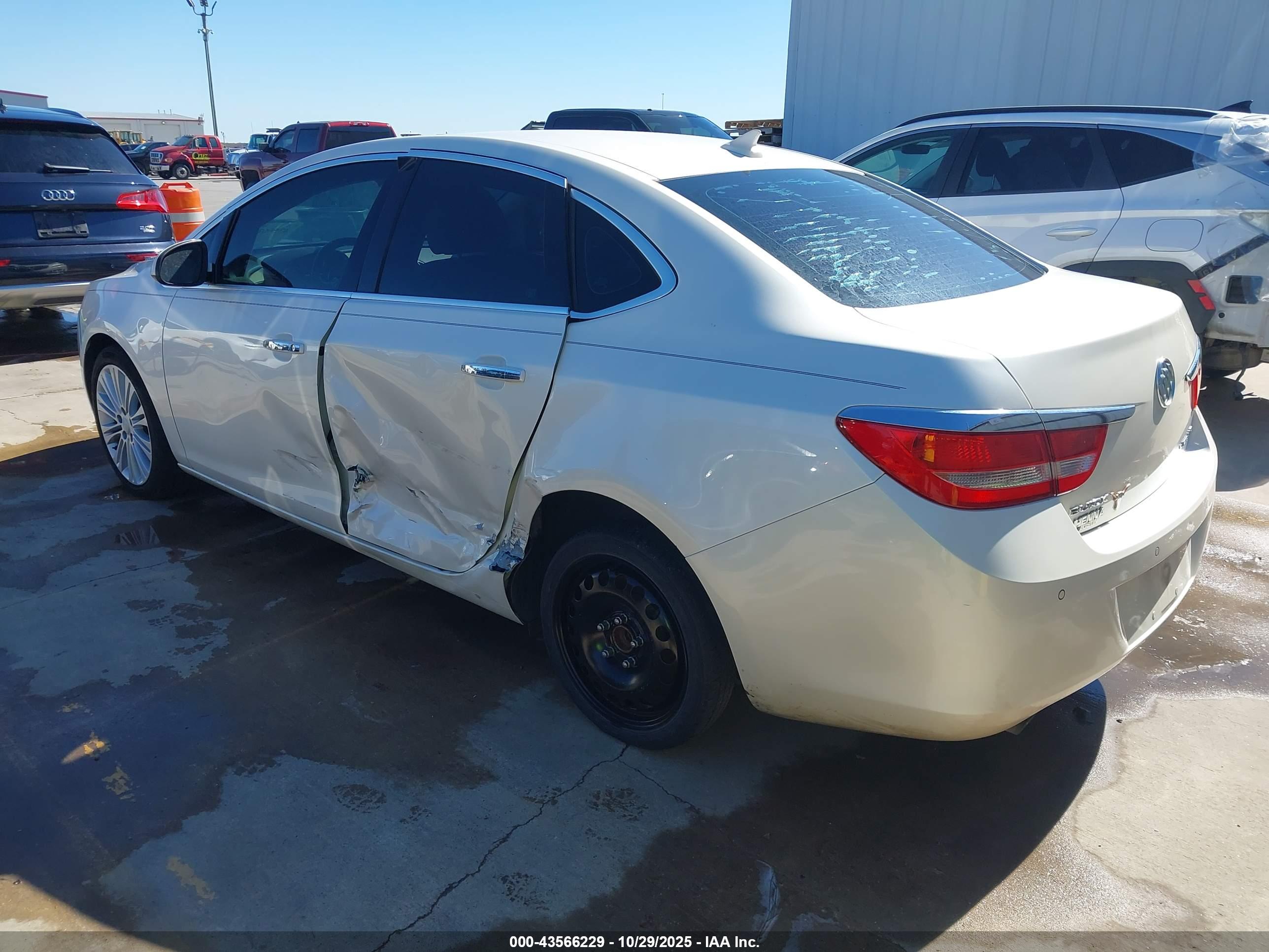BUICK VERANO image 3